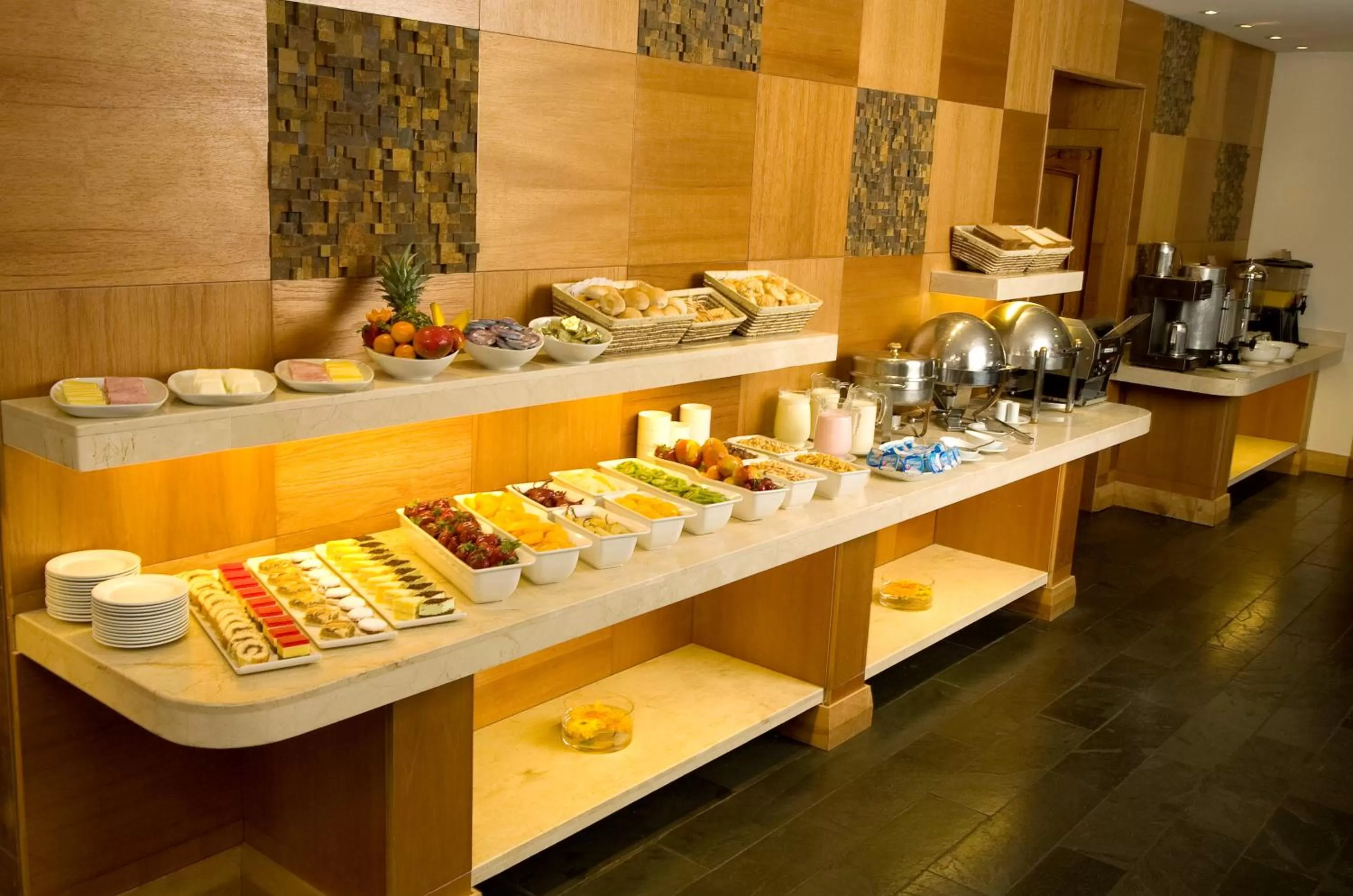 Restaurant/places to eat in Best Western Marina del Rey