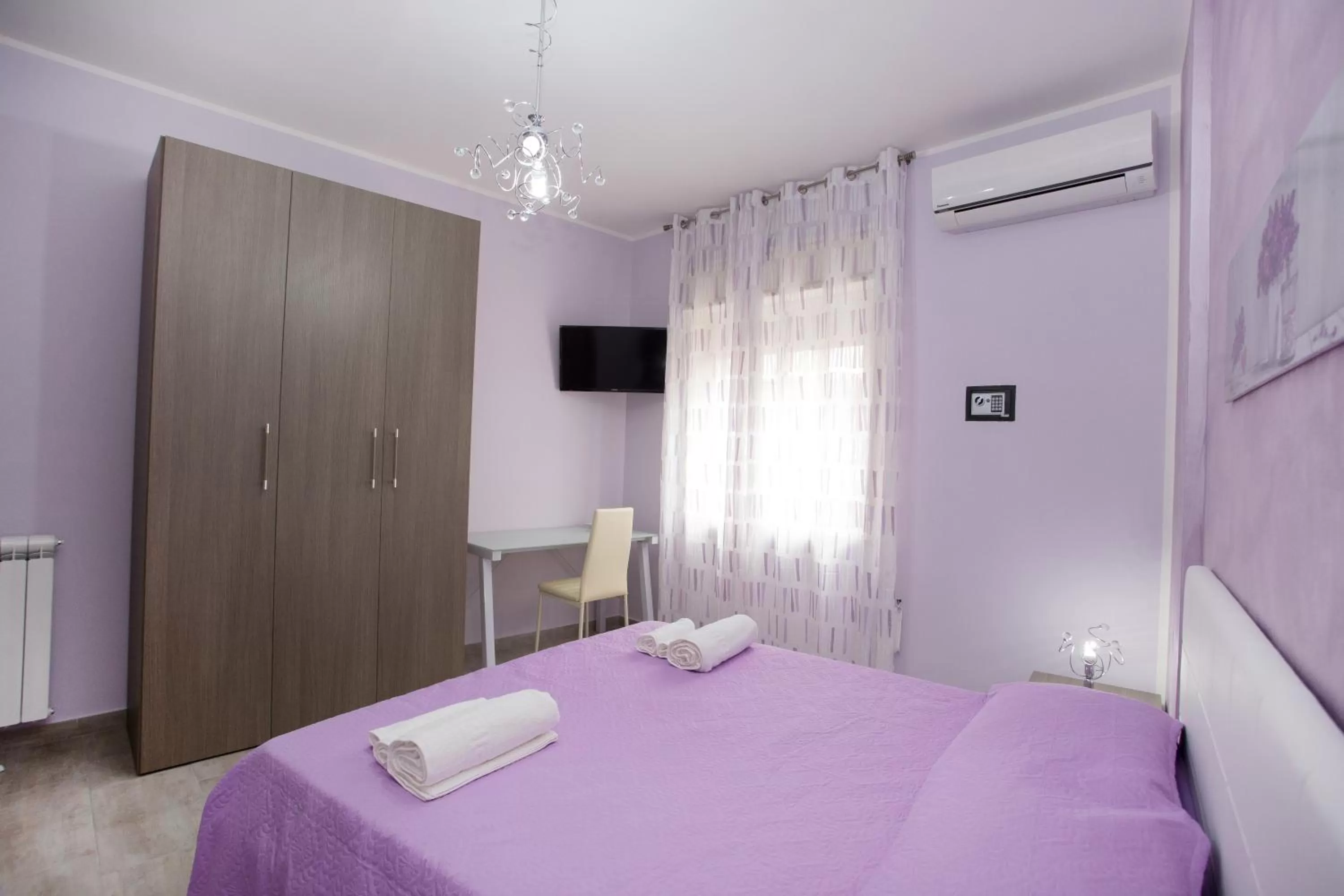 Photo of the whole room, Bed in B&B Palermo Sole & Cultura