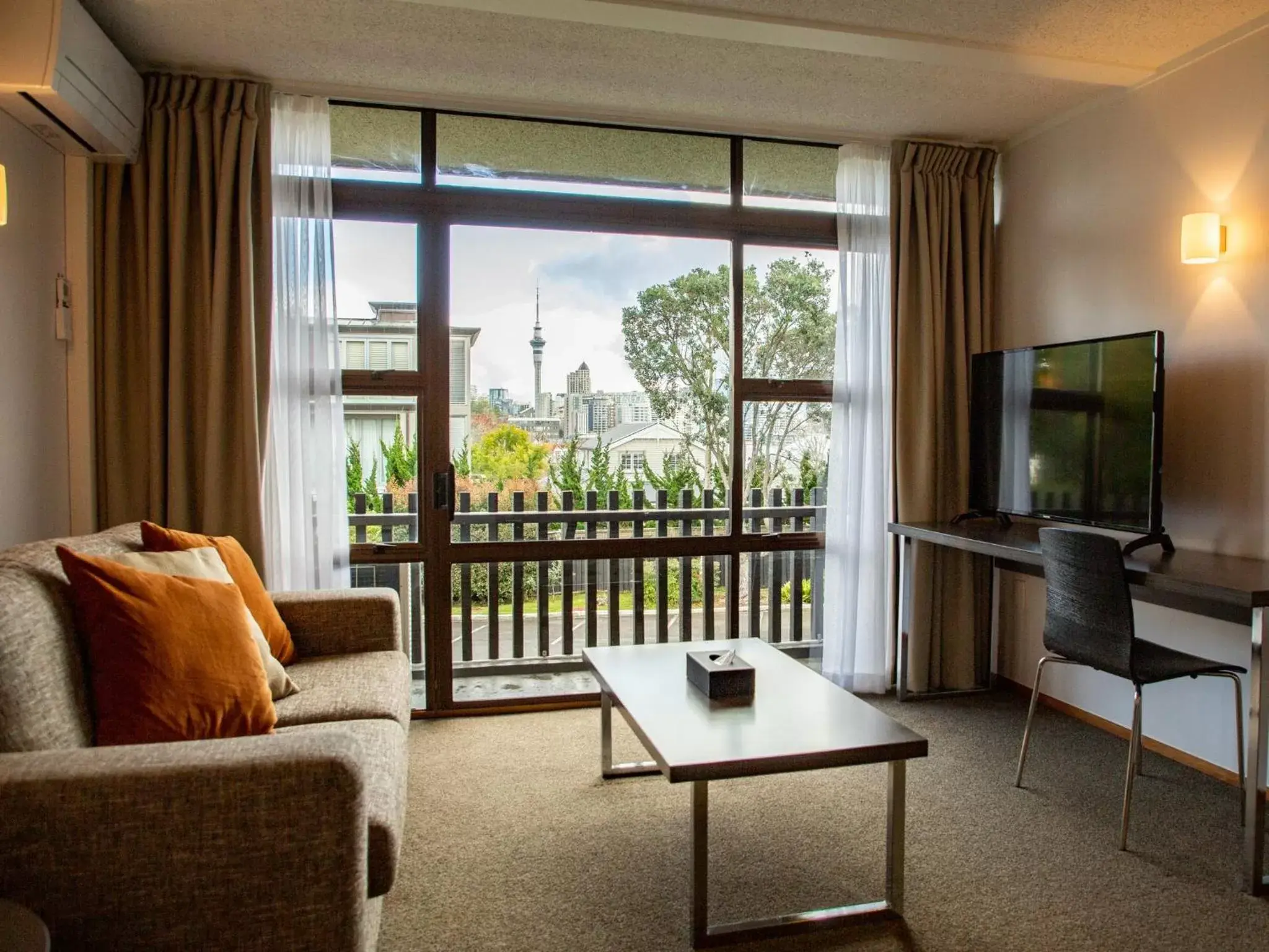 Balcony/Terrace, Seating Area in Auckland Rose Park Hotel