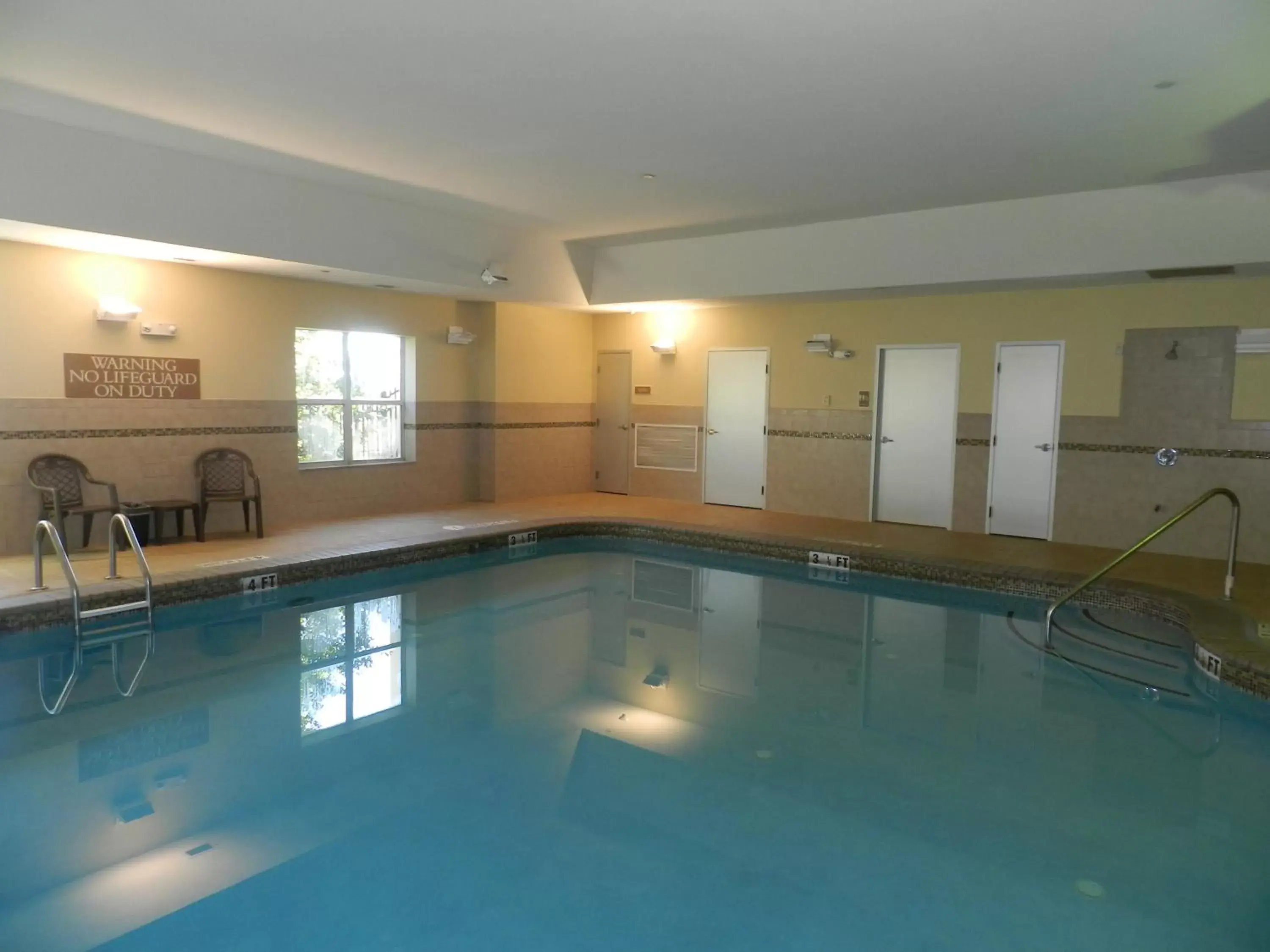 Swimming Pool in Country Inn & Suites by Radisson, Braselton, GA