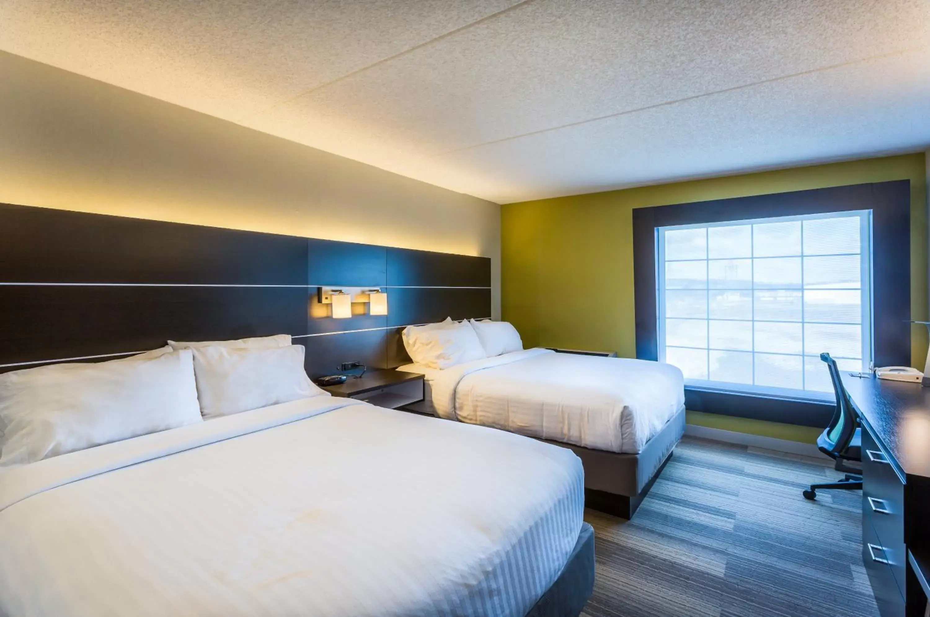 Photo of the whole room, Bed in Holiday Inn Express Hotel & Suites Reading, an IHG Hotel