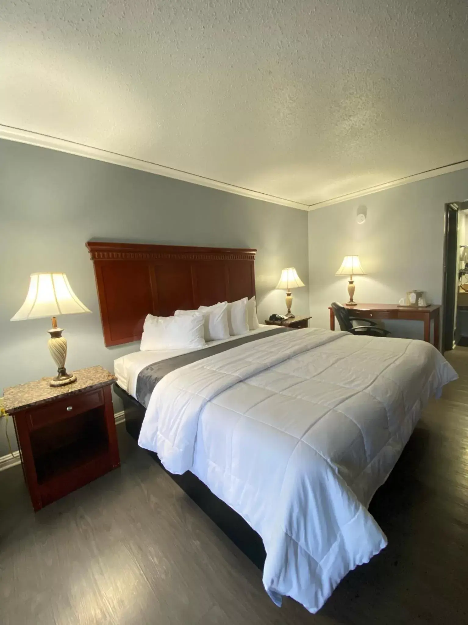 King Room - Smoking in Quarters Inn & Suites King Room - Smoking in Quarters Inn & Suites