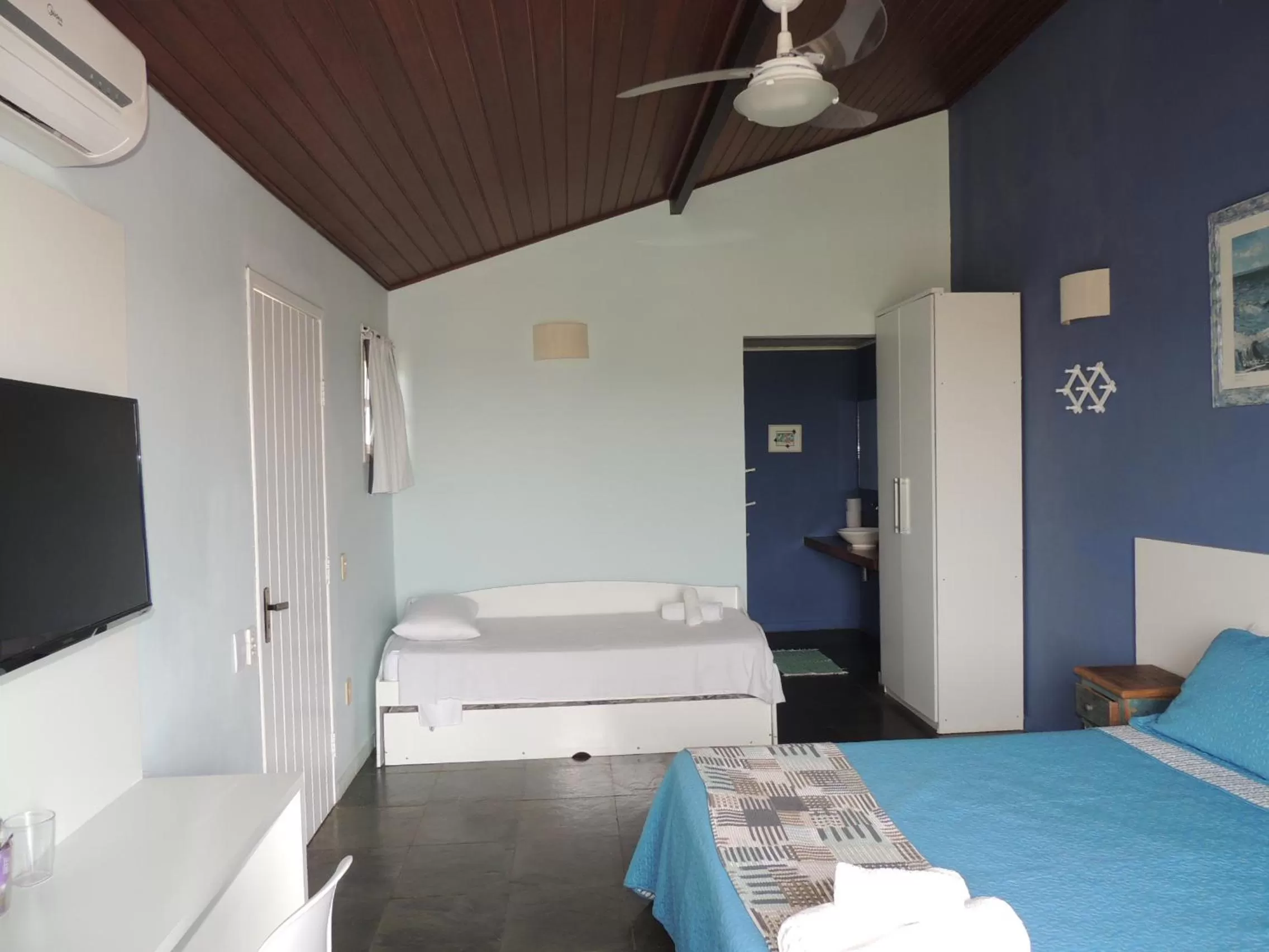 Photo of the whole room, Bed in Pousada Akaroa