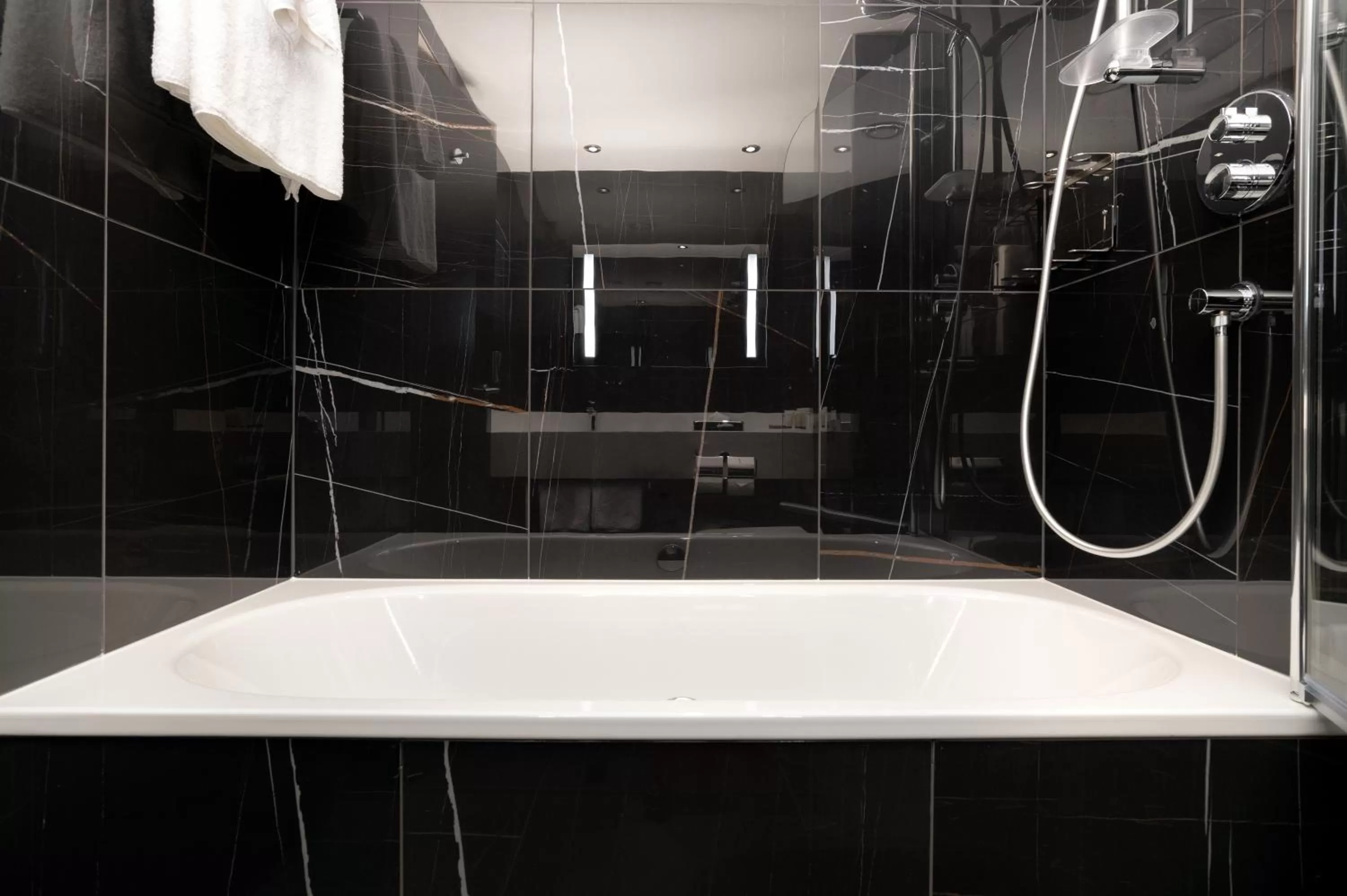 Bathroom in Sofitel London Gatwick