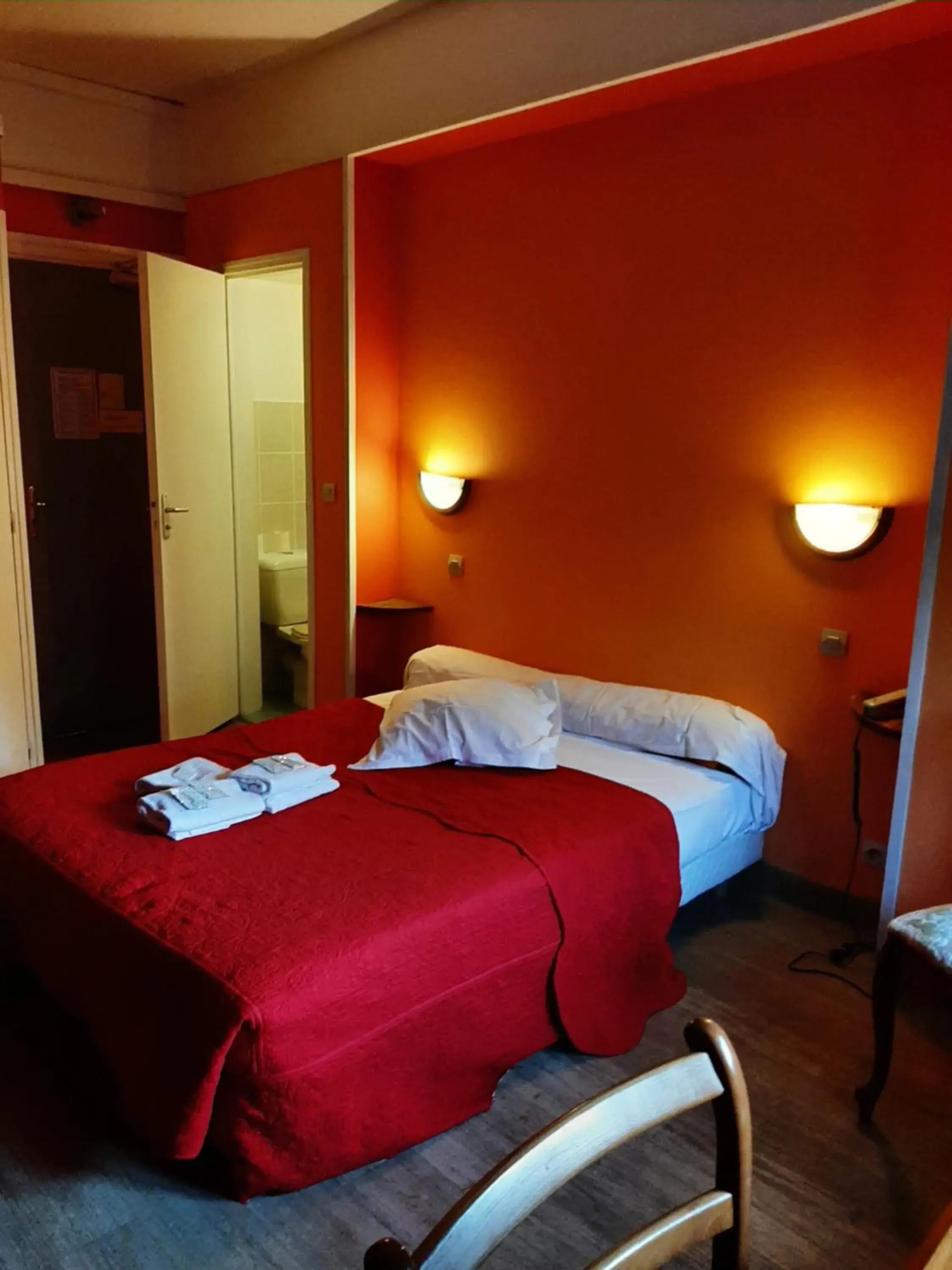 Bed in Hotel du Cygne