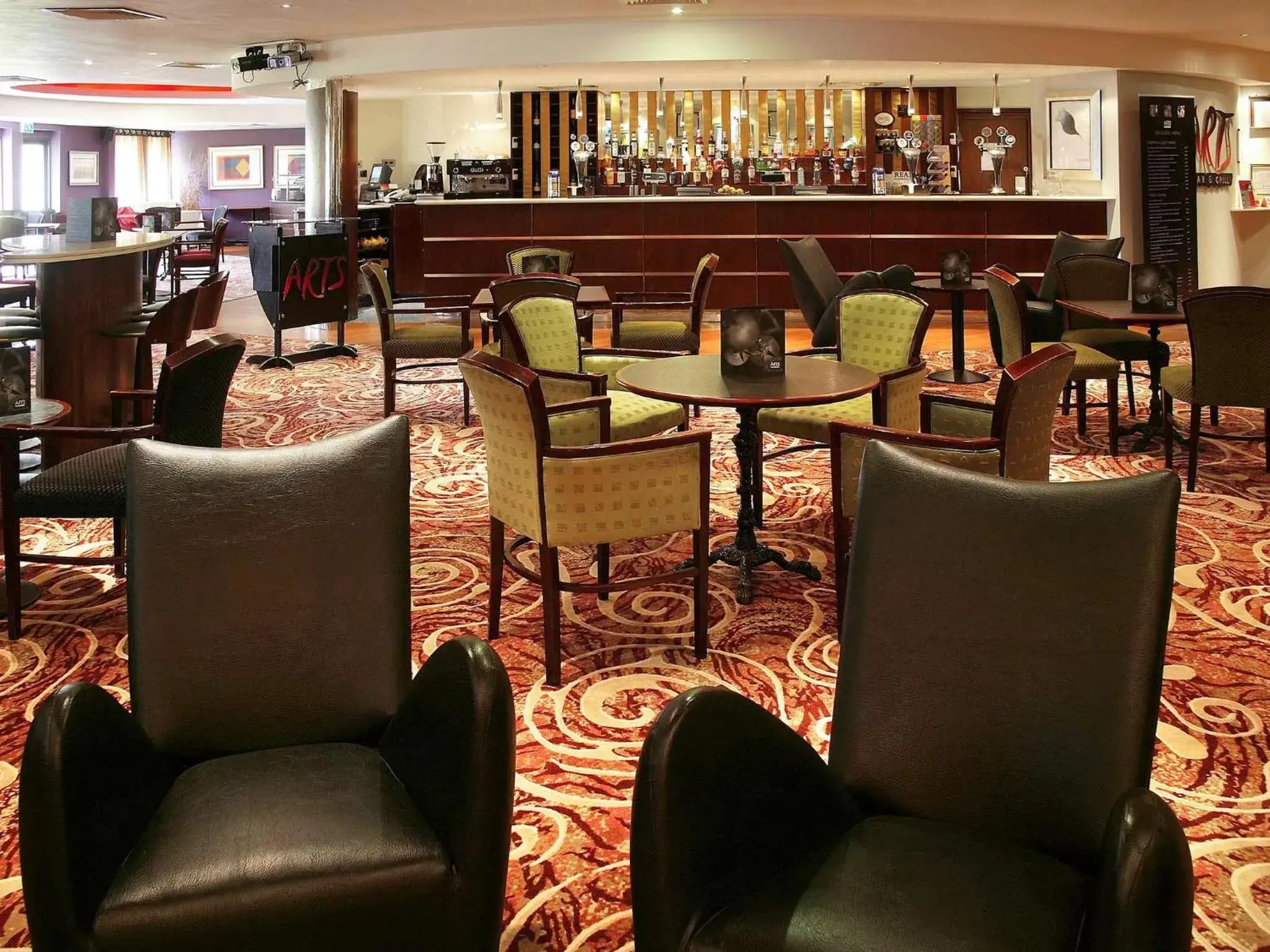 Restaurant/places to eat, Lounge/Bar in Mercure Livingston Hotel