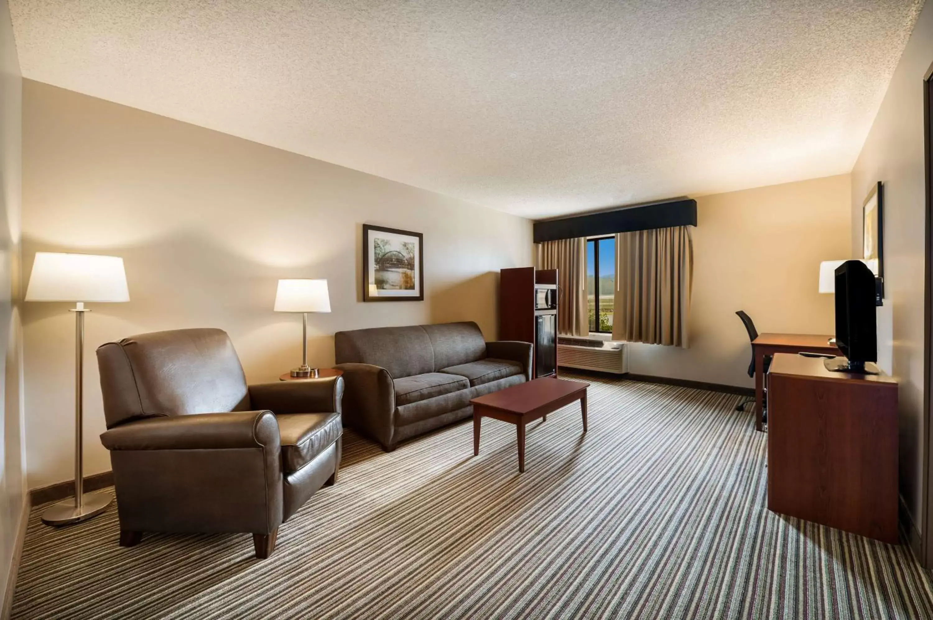 Bedroom, Seating Area in Best Western Park Oasis Inn