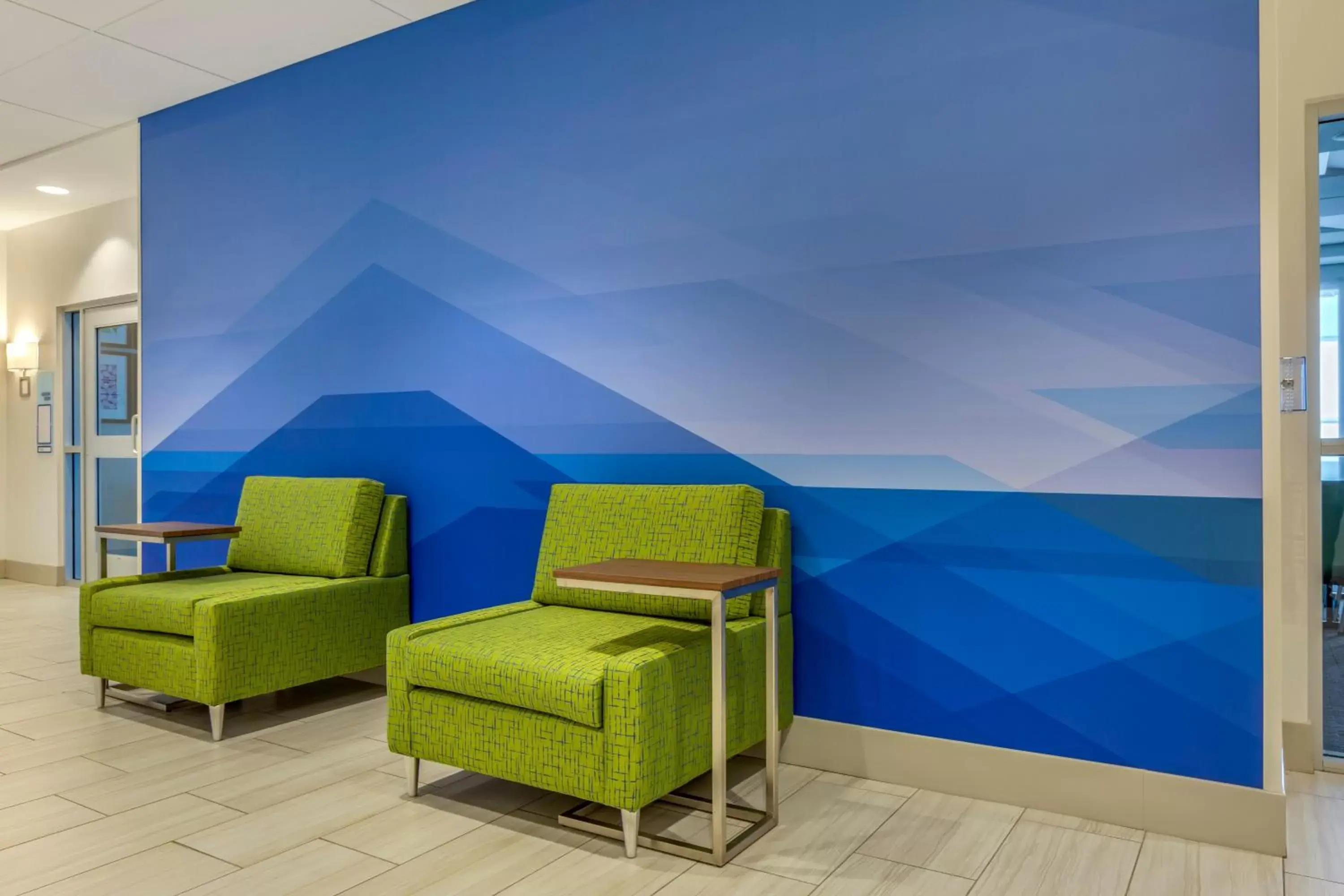 Lobby or reception in Holiday Inn Express & Suites - Phoenix Dwtn - State Capitol, an IHG Hotel