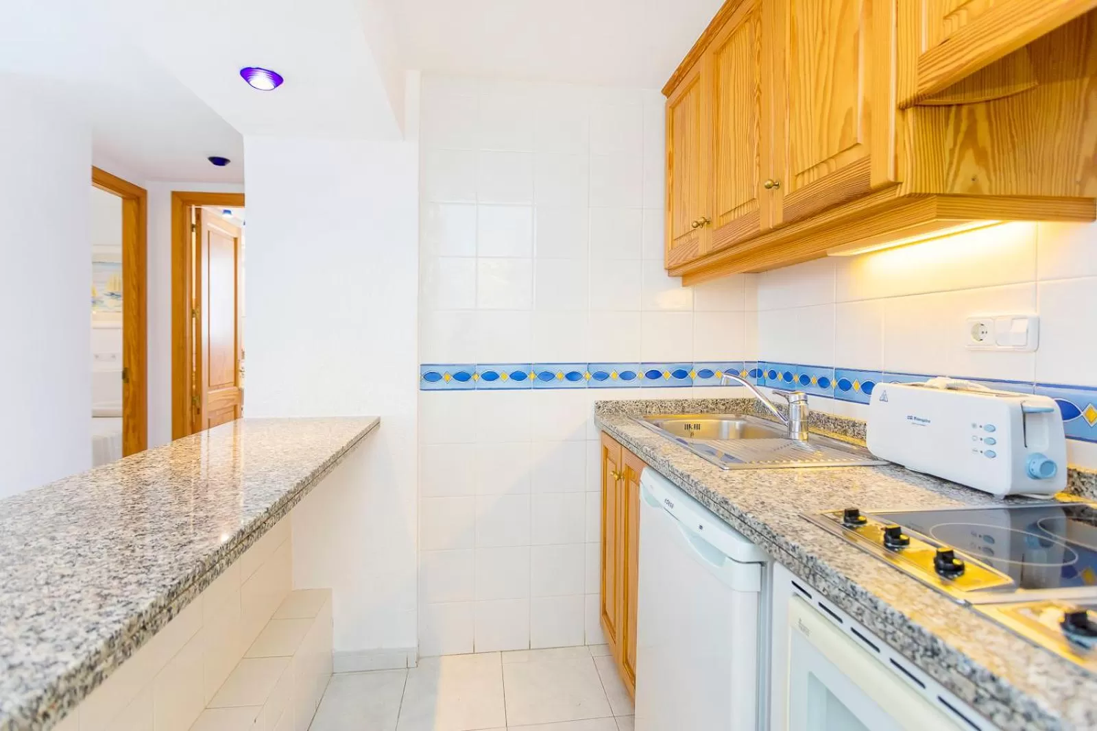 Kitchen or kitchenette in Aparthotel Duquesa Playa