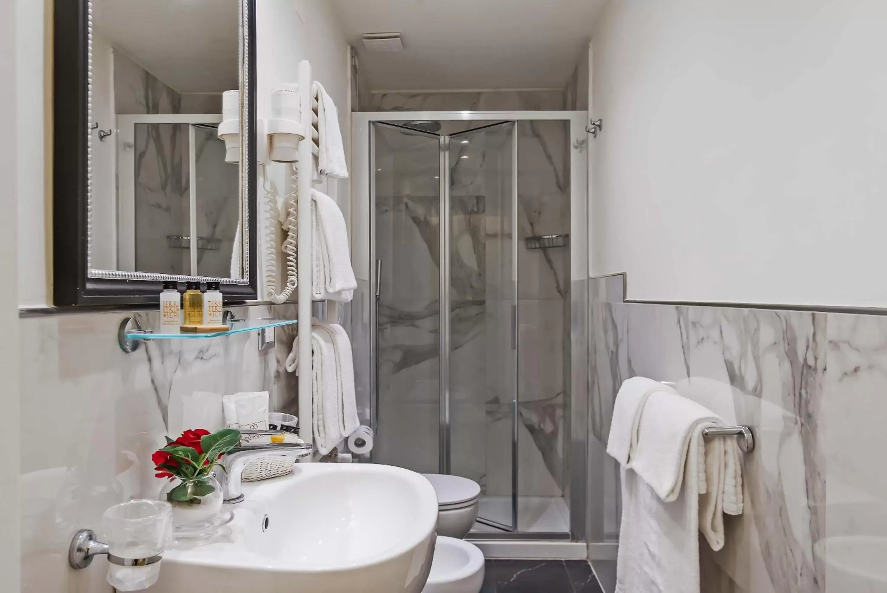 Bathroom in Hotel Accademia
