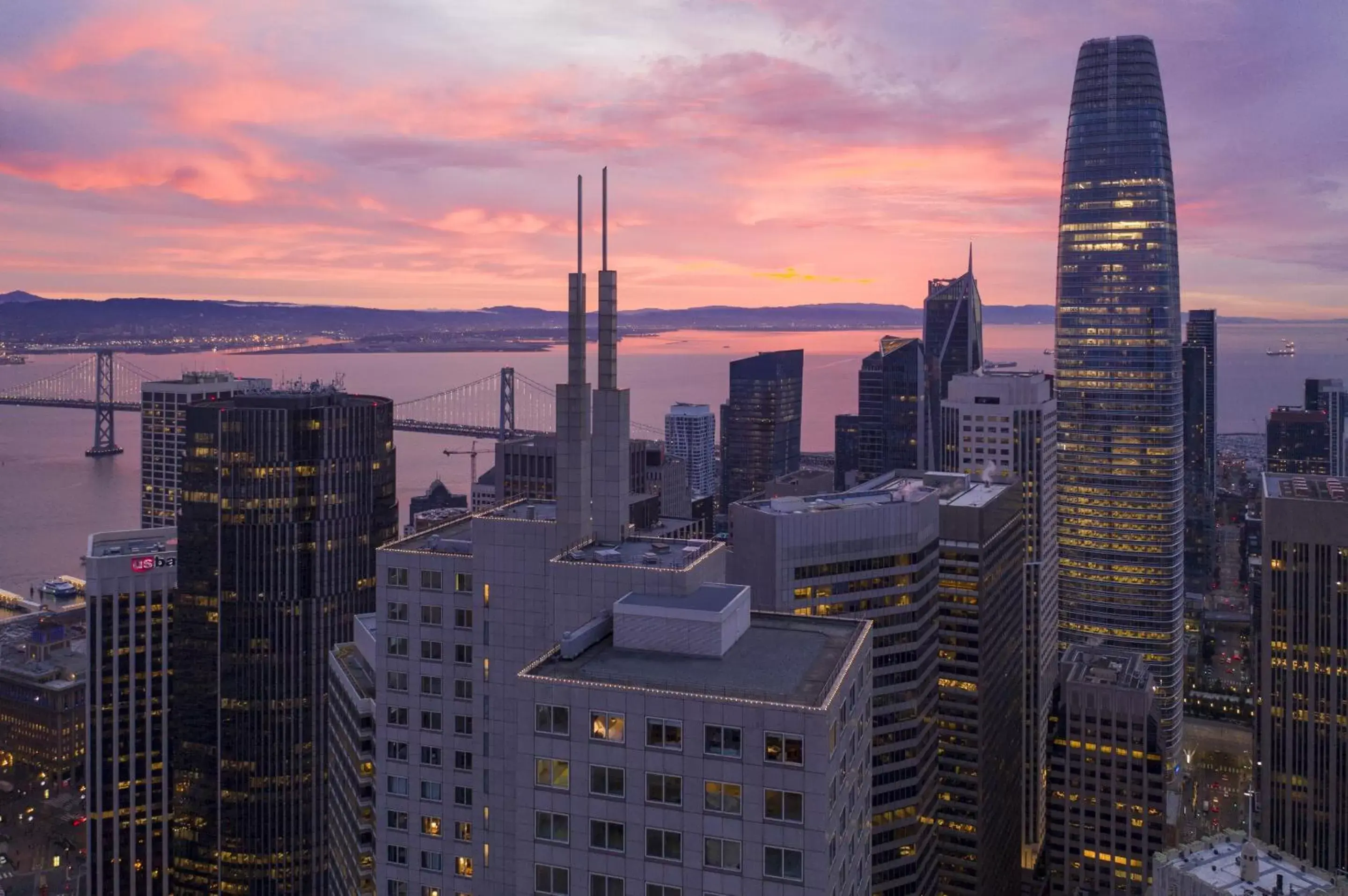 Bird's eye view in Four Seasons Hotel San Francisco at Embarcadero Bird's eye view in Four Seasons Hotel San Francisco at Embarcadero