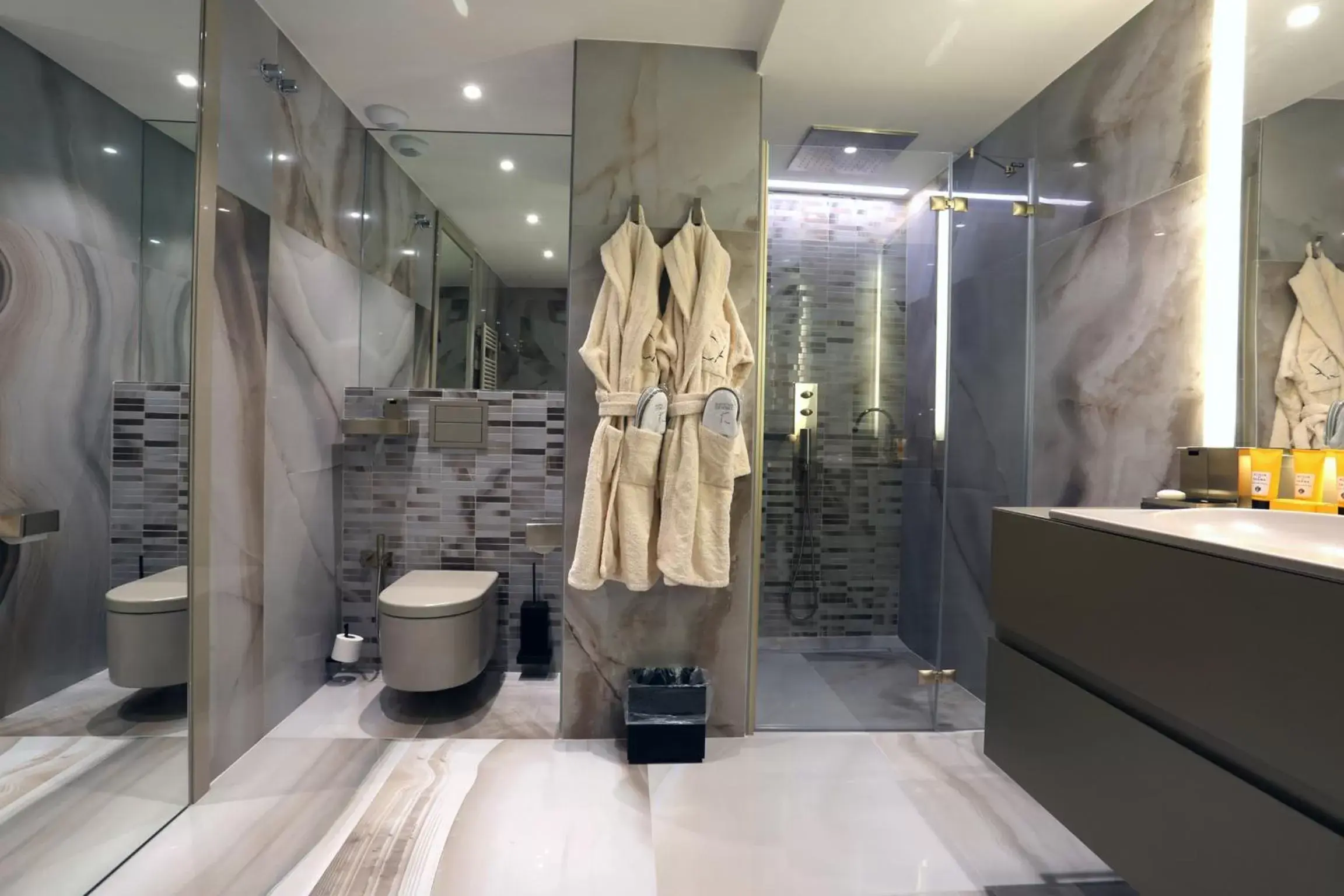 Bathroom in Cosmo Apartments Platja d'Aro