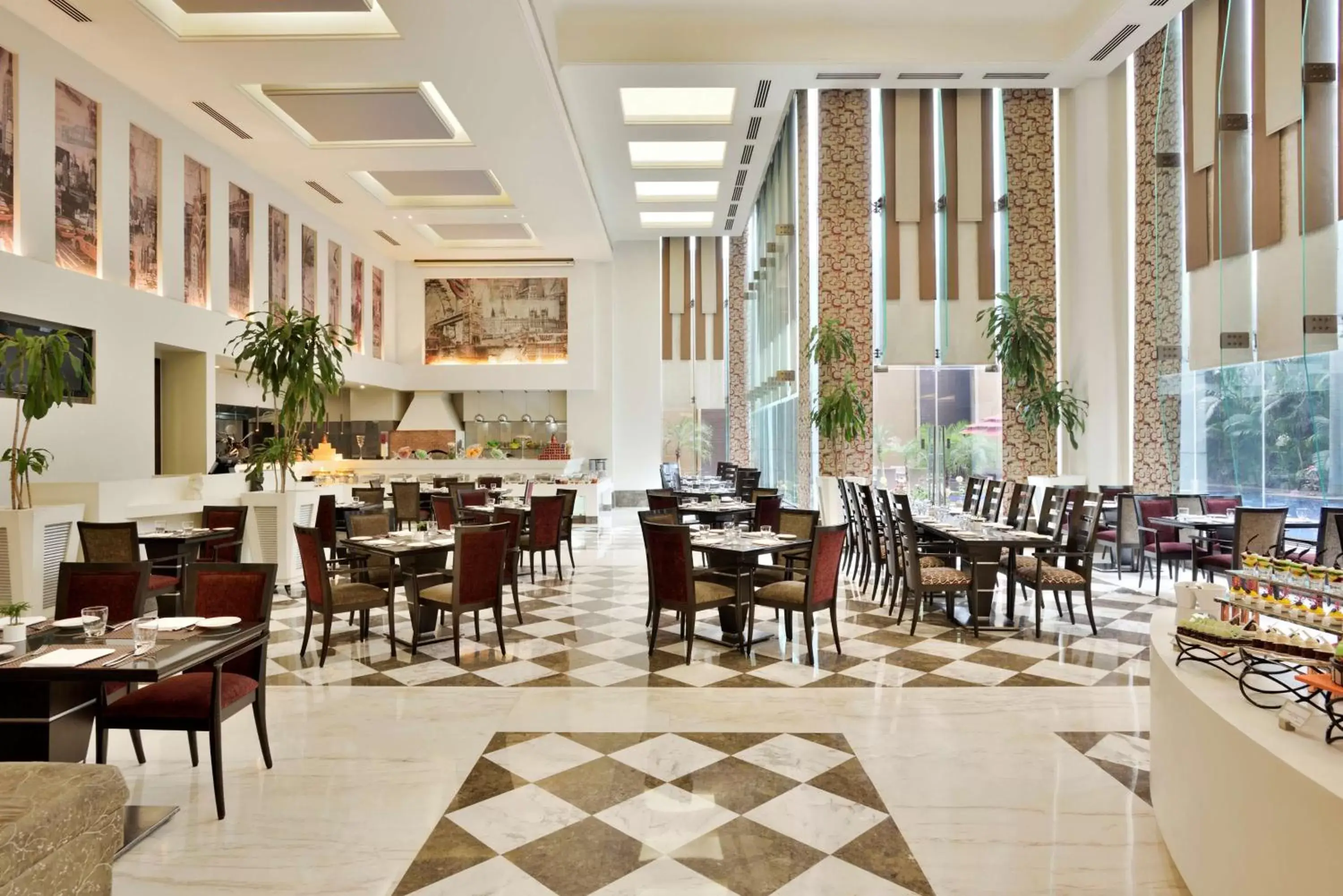 Restaurant/Places to Eat in Radisson Noida