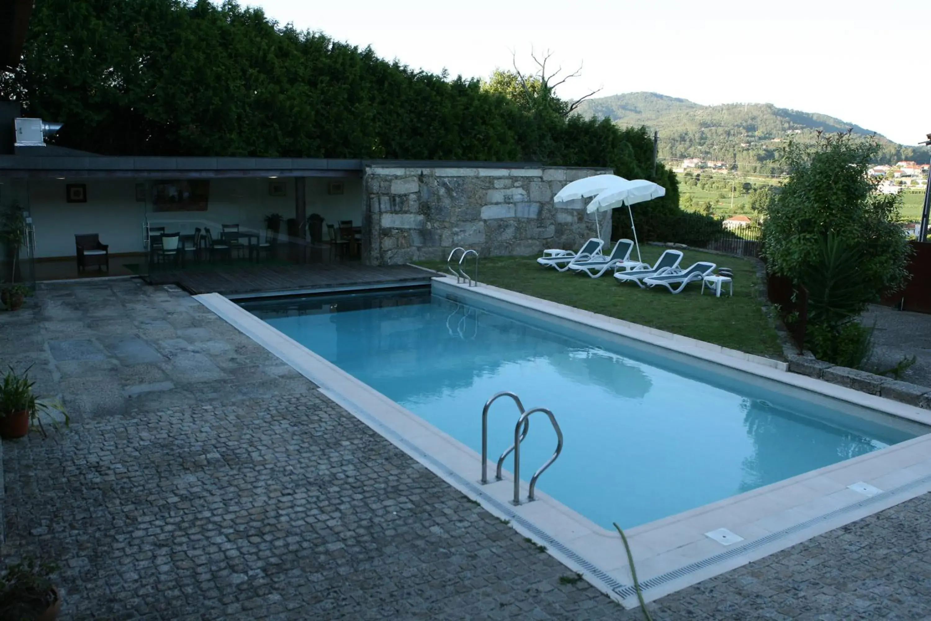 Garden, Swimming Pool in Hotel Rural Alves - Casa Alves Torneiros