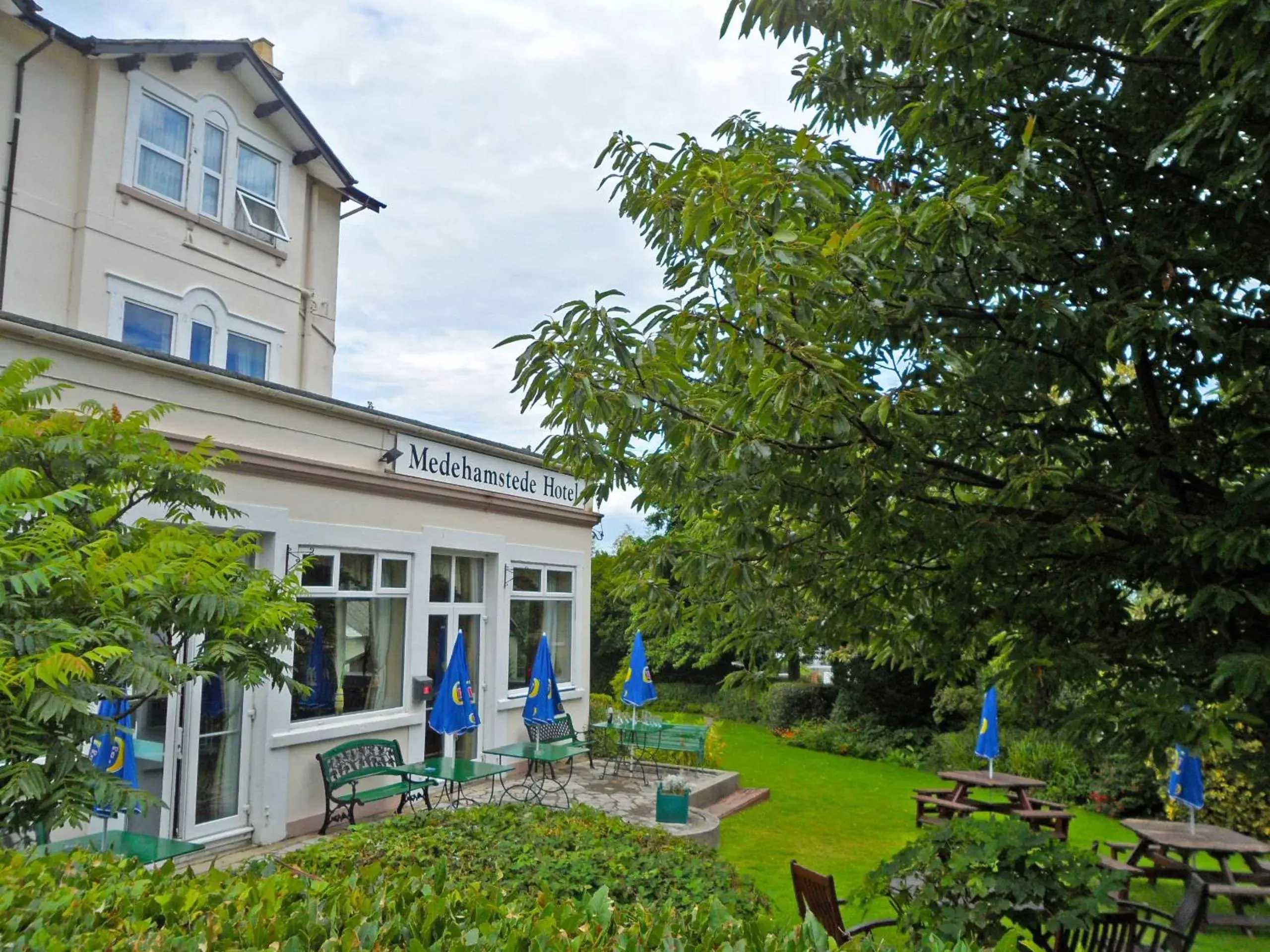 Garden, Property Building in Medehamstede Hotel