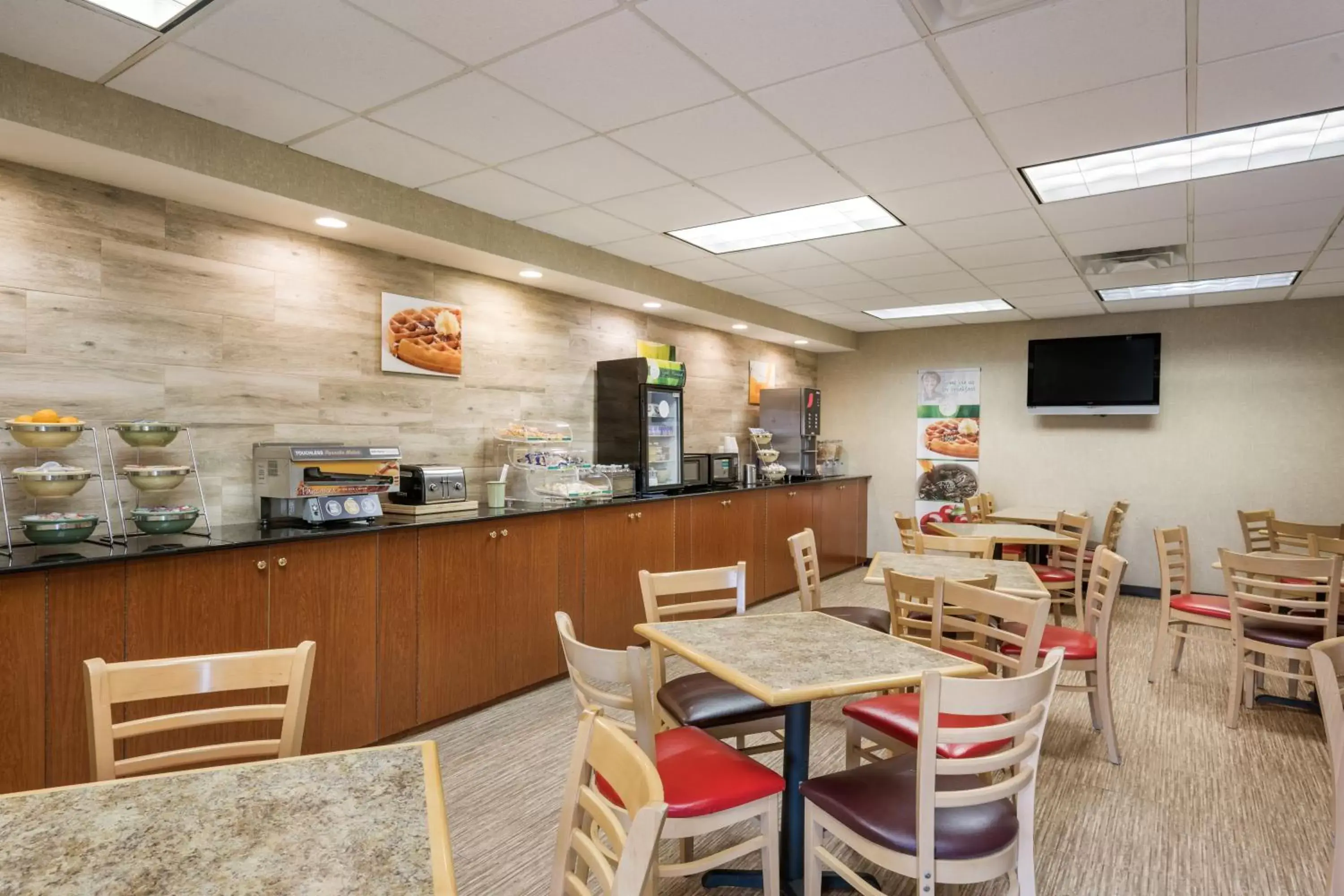 Breakfast in Quality Inn & Suites Fishkill South near I-84 Breakfast in Quality Inn & Suites Fishkill South near I-84