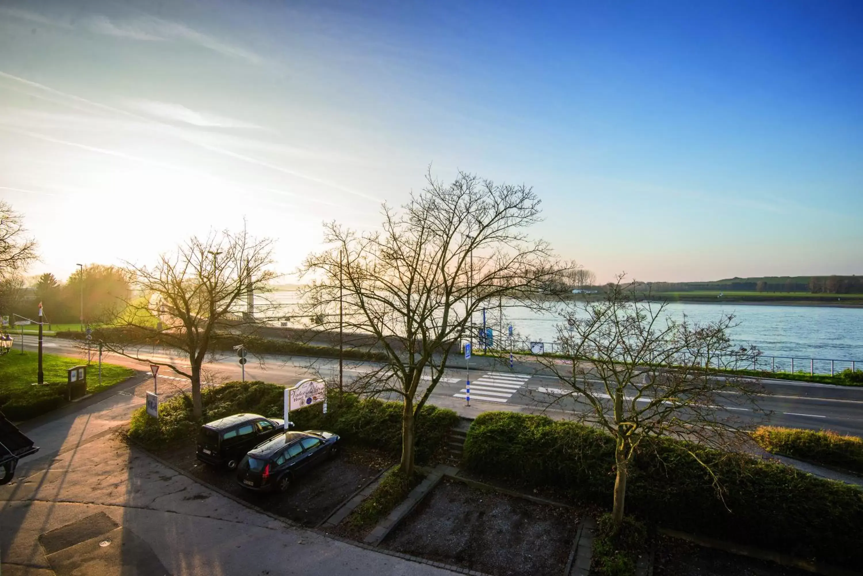 Deluxe Double or Twin Room with River View - single occupancy in Hotel & Restaurant Zum Vater Rhein Deluxe Double or Twin Room with River View - single occupancy in Hotel & Restaurant Zum Vater Rhein