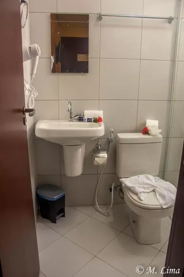 Toilet, Bathroom in Hotel Enseada Aeroporto