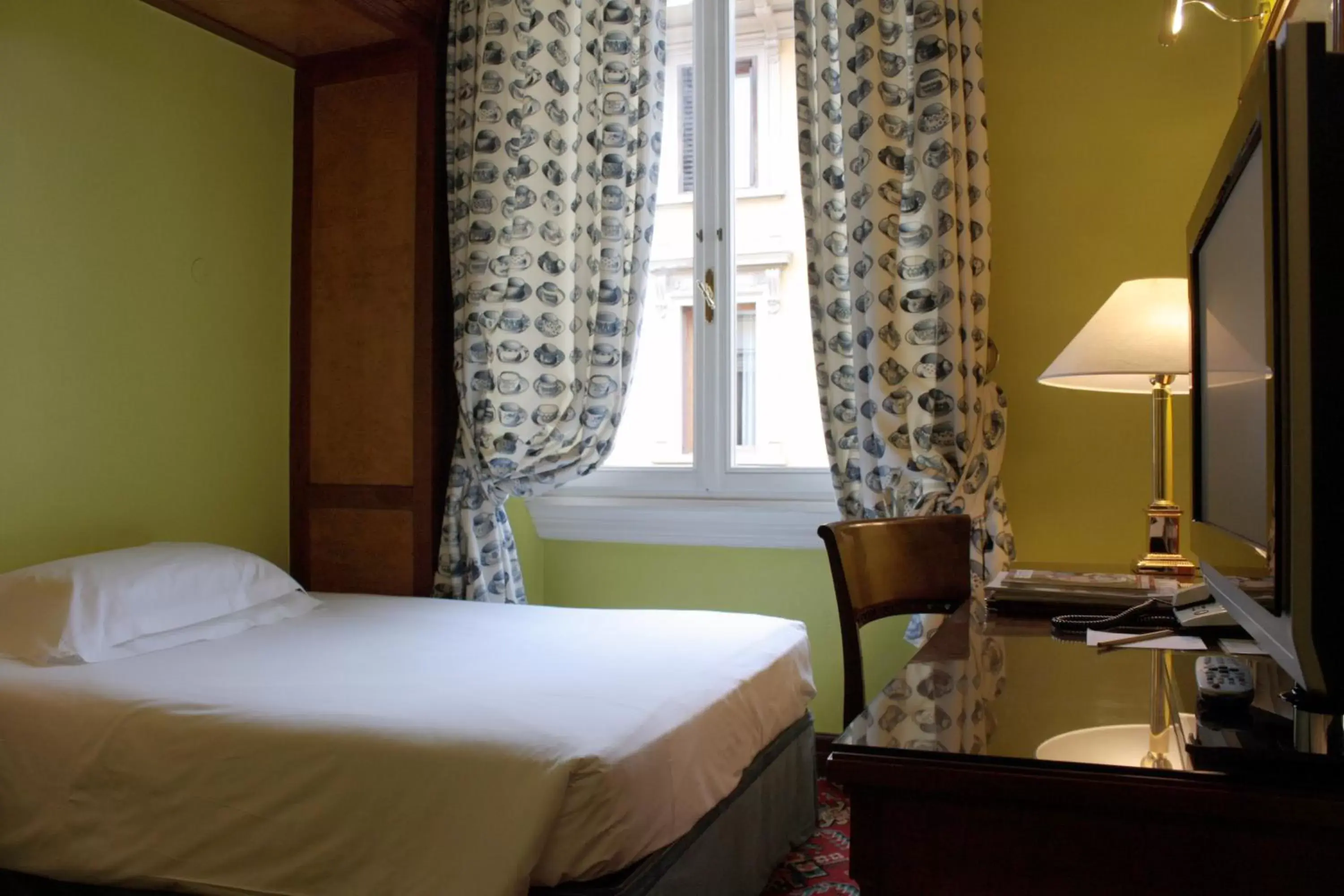 TV and multimedia, Bed in Hotel Albani Firenze