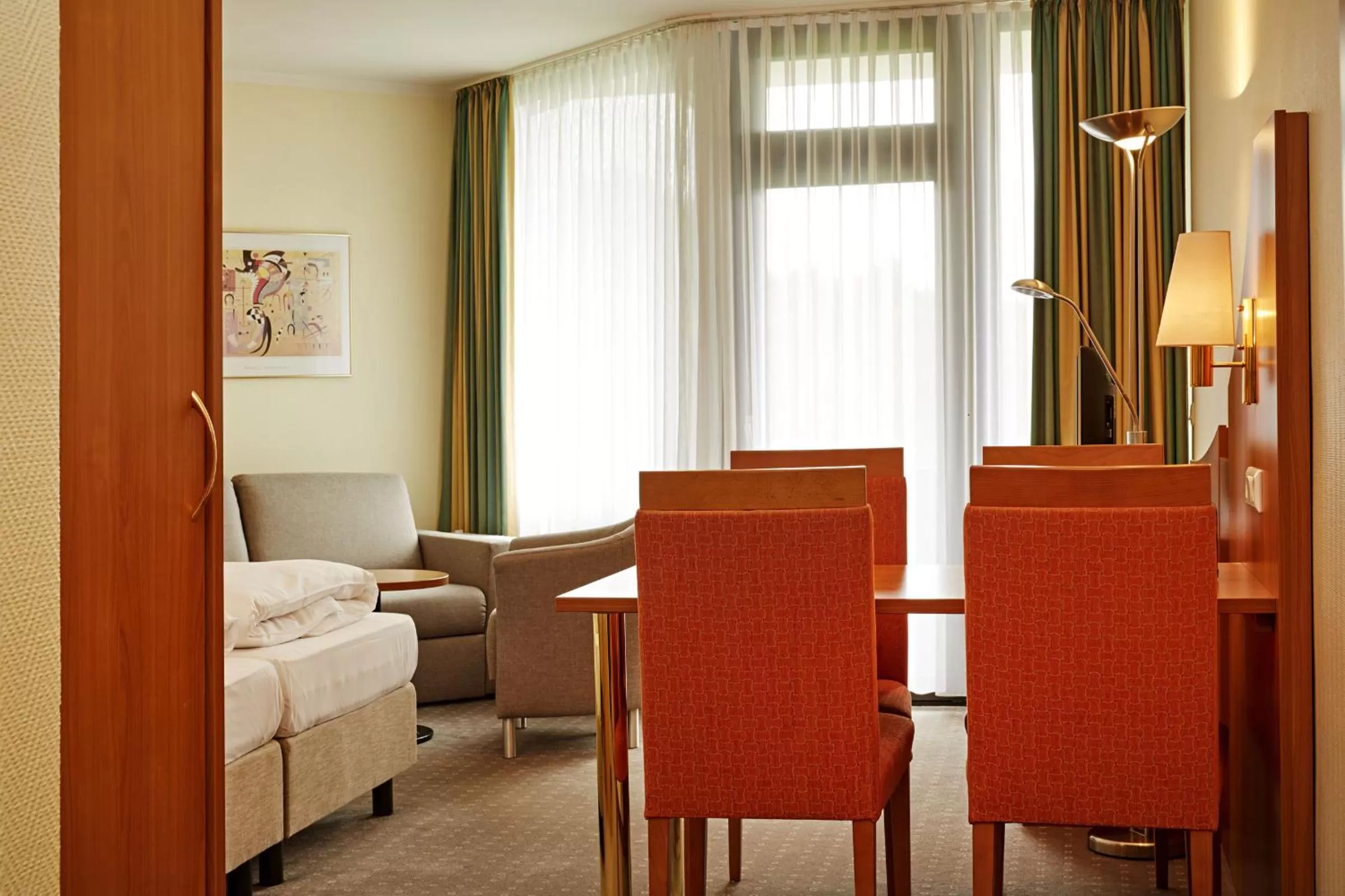 Bedroom, Bed in H+ Hotel Willingen