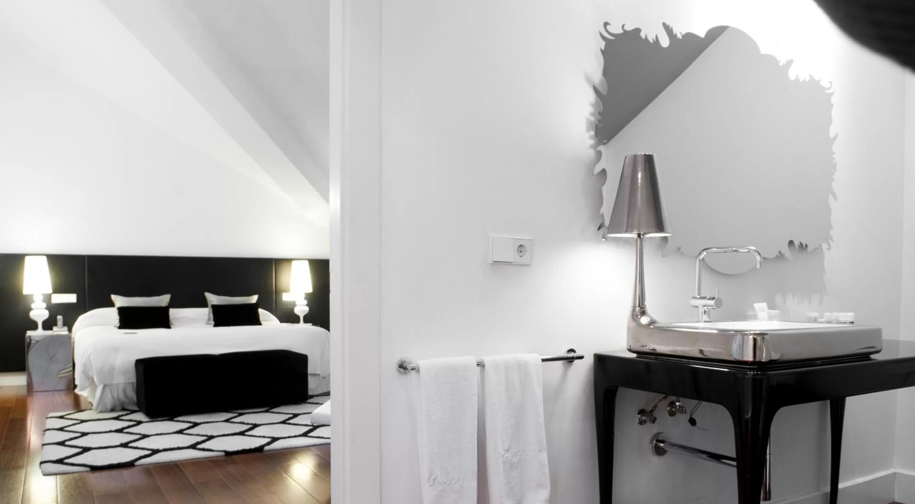 View (from property/room), Bed in Hospes Palacio de los Patos, a Member of Design Hotels