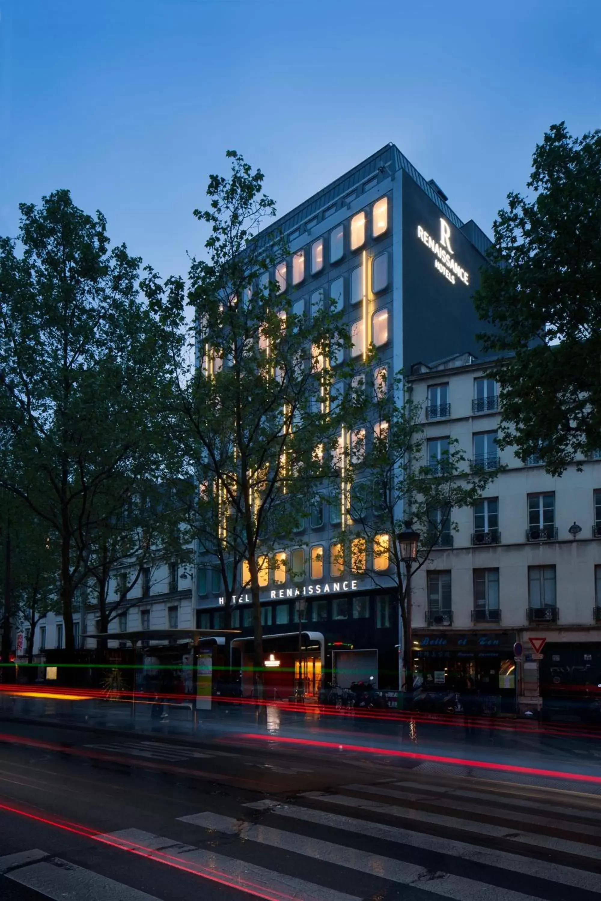 Restaurant/places to eat, Property Building in Renaissance Paris Republique Hotel & Spa