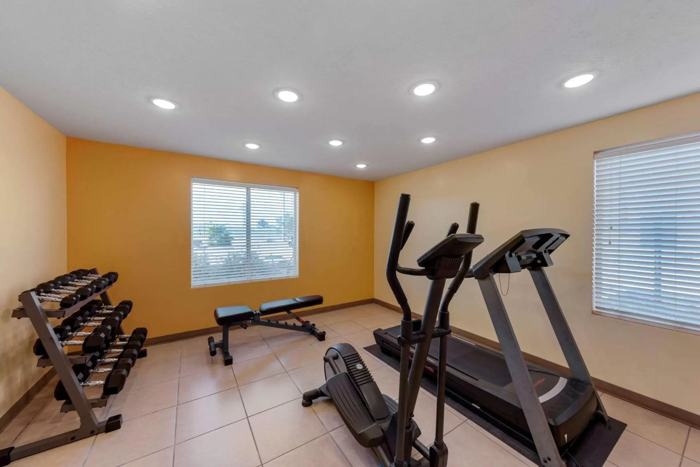Fitness centre/facilities in Quality Inn Fitness centre/facilities in Quality Inn