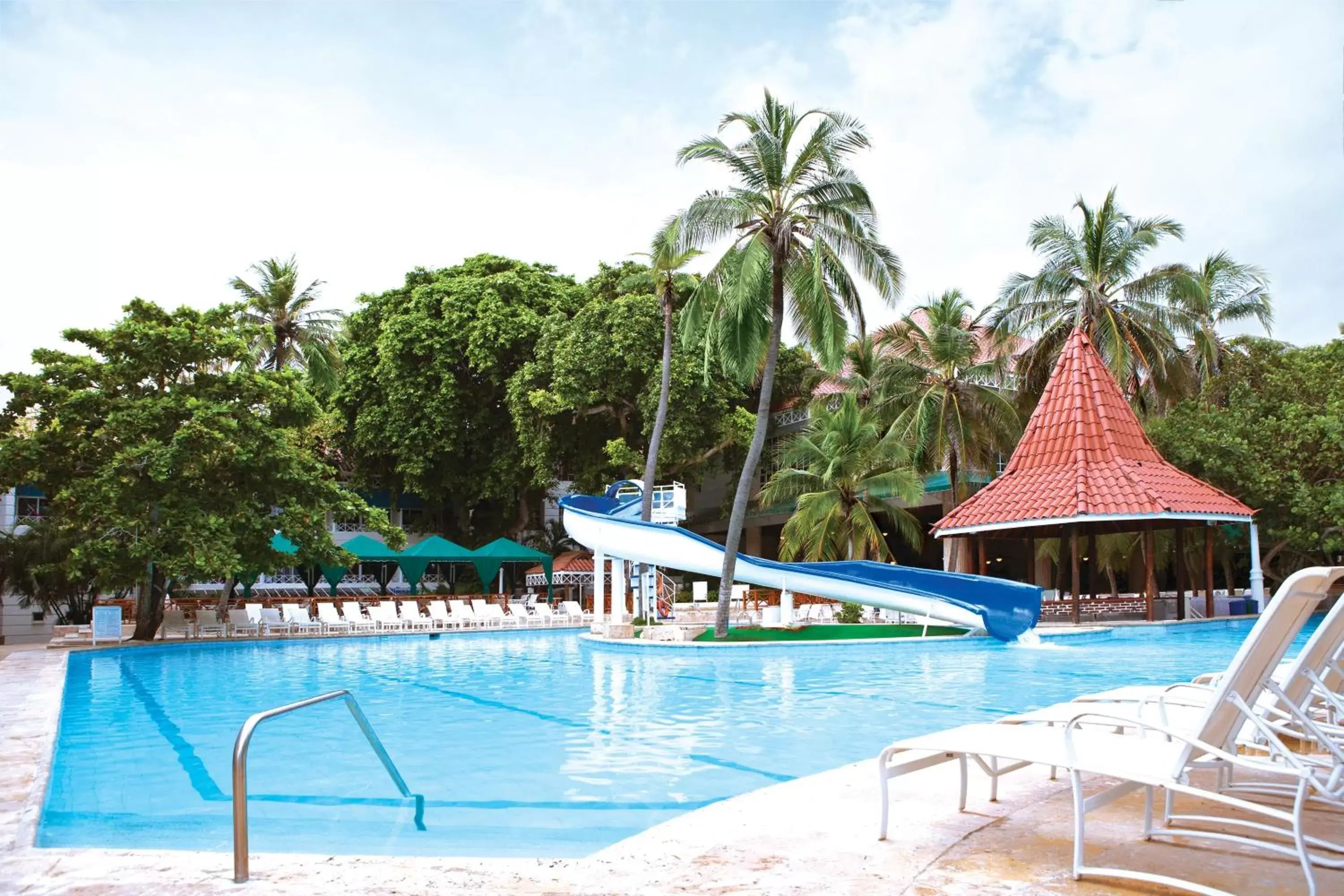 Swimming pool, Water Park in Hotel Las Americas Casa de Playa