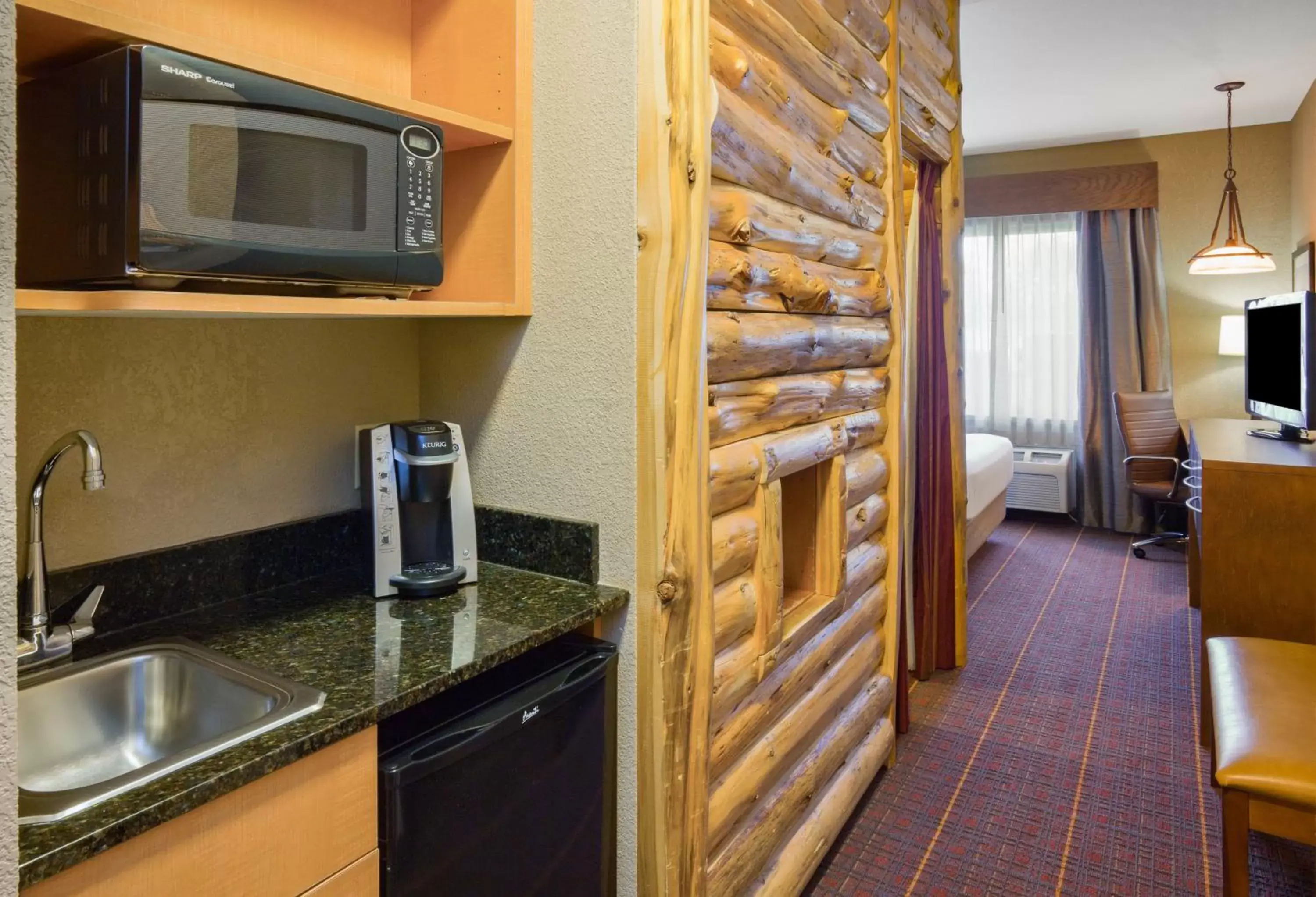 Photo of the whole room, Kitchen/Kitchenette in Holiday Inn Express Hotel & Suites Brainerd-Baxter, an IHG Hotel