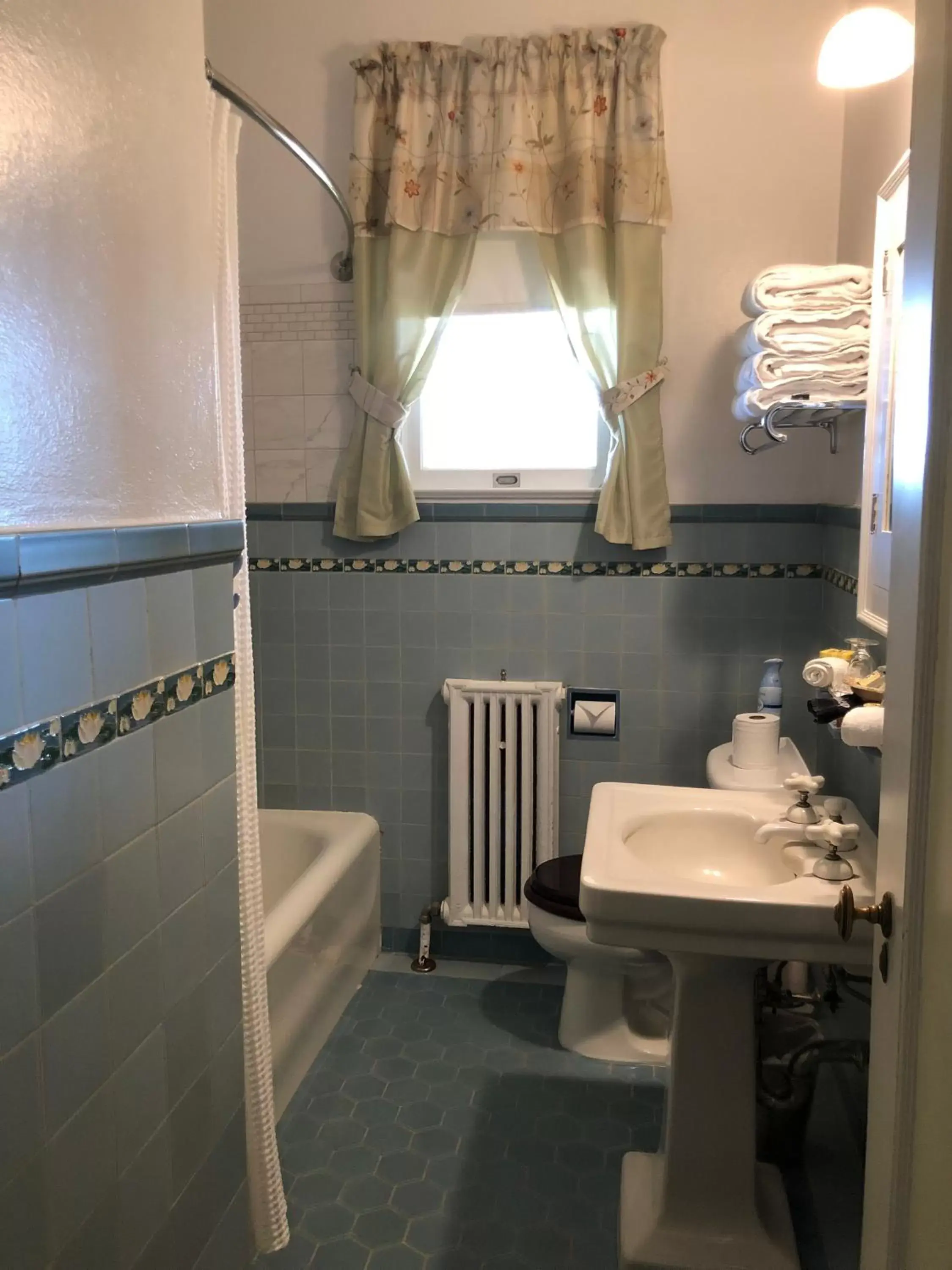 Bathroom in The Inn on Knowles Hill Bed & Breakfast Hotel