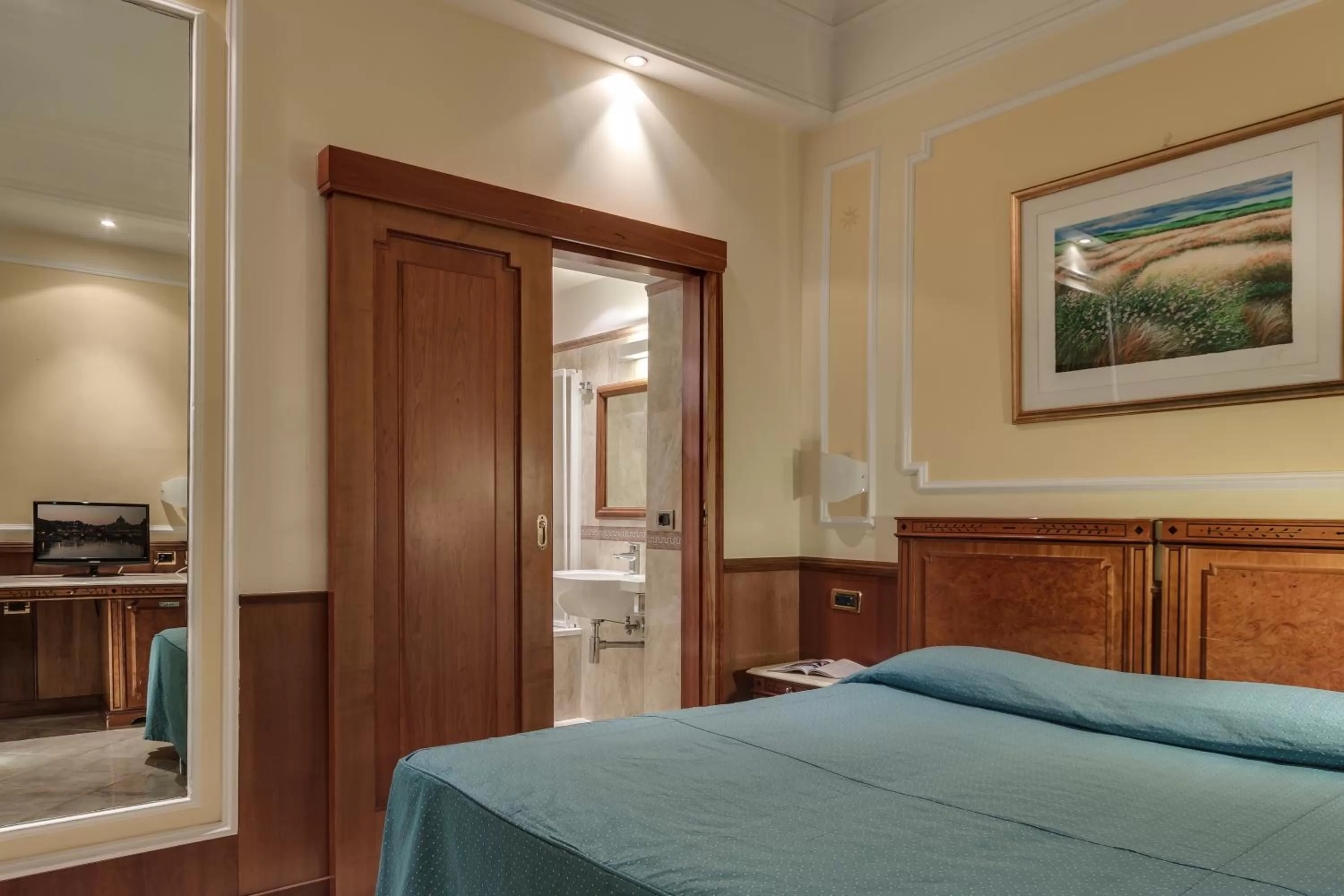 Bed in Hotel Borromeo