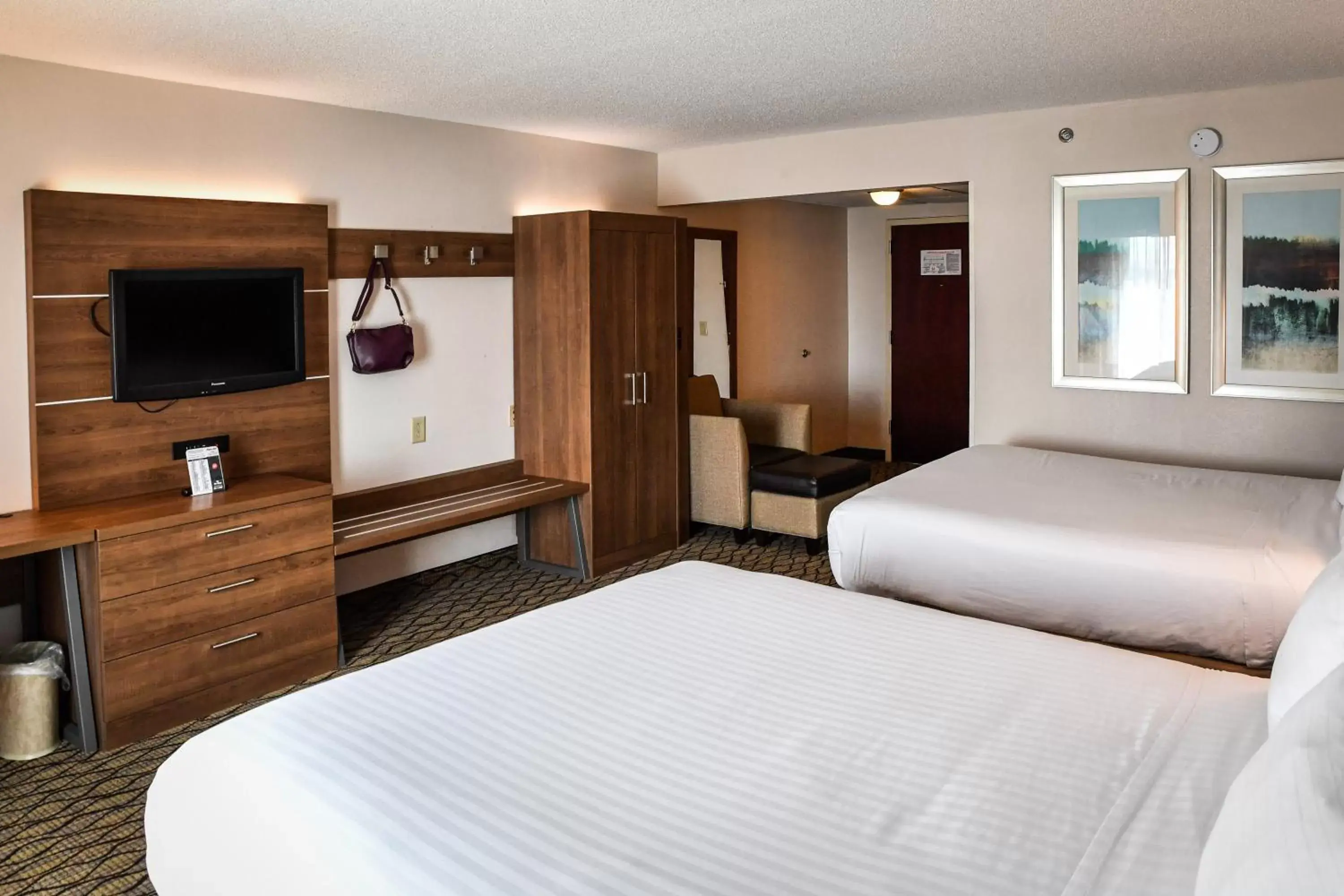 Photo of the whole room, Bed in Holiday Inn Express Hotel & Suites - Concord, an IHG Hotel