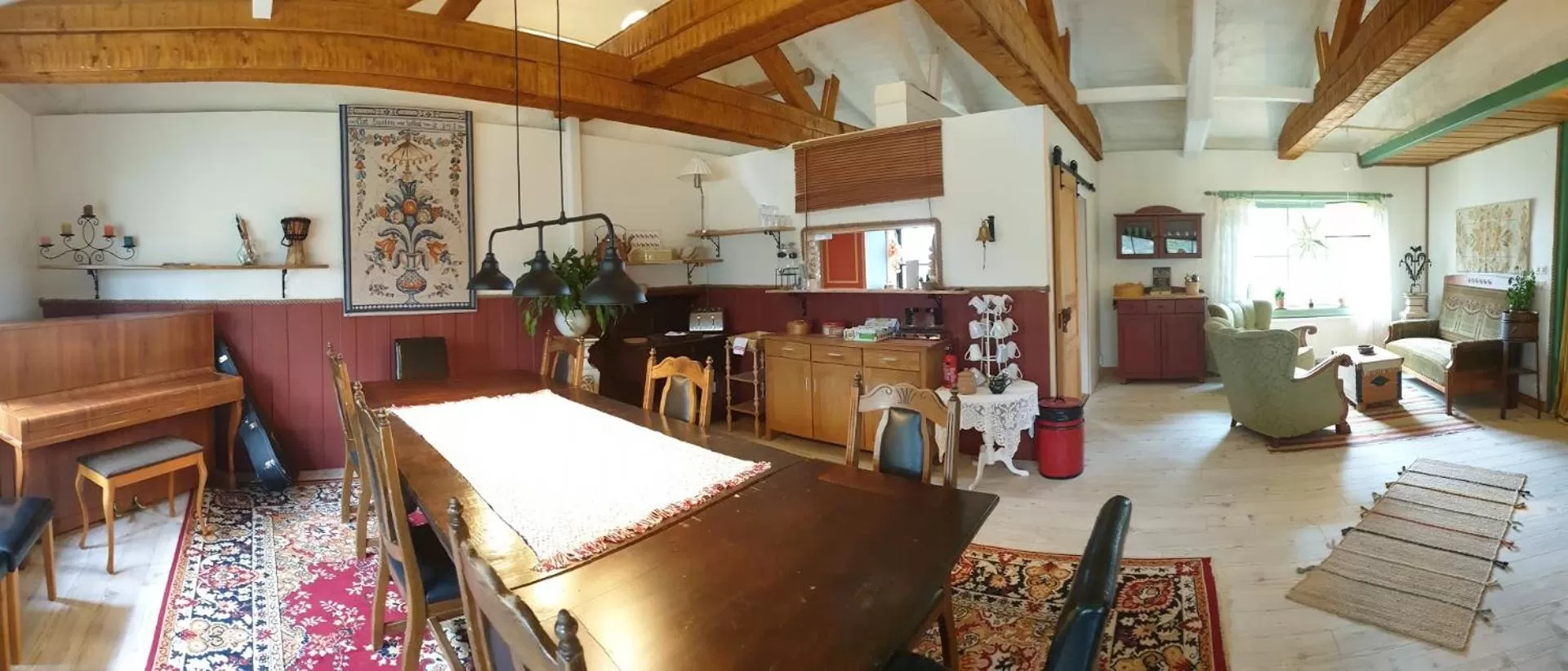 Property building, Restaurant/Places to Eat in Woodstock B & B Studios