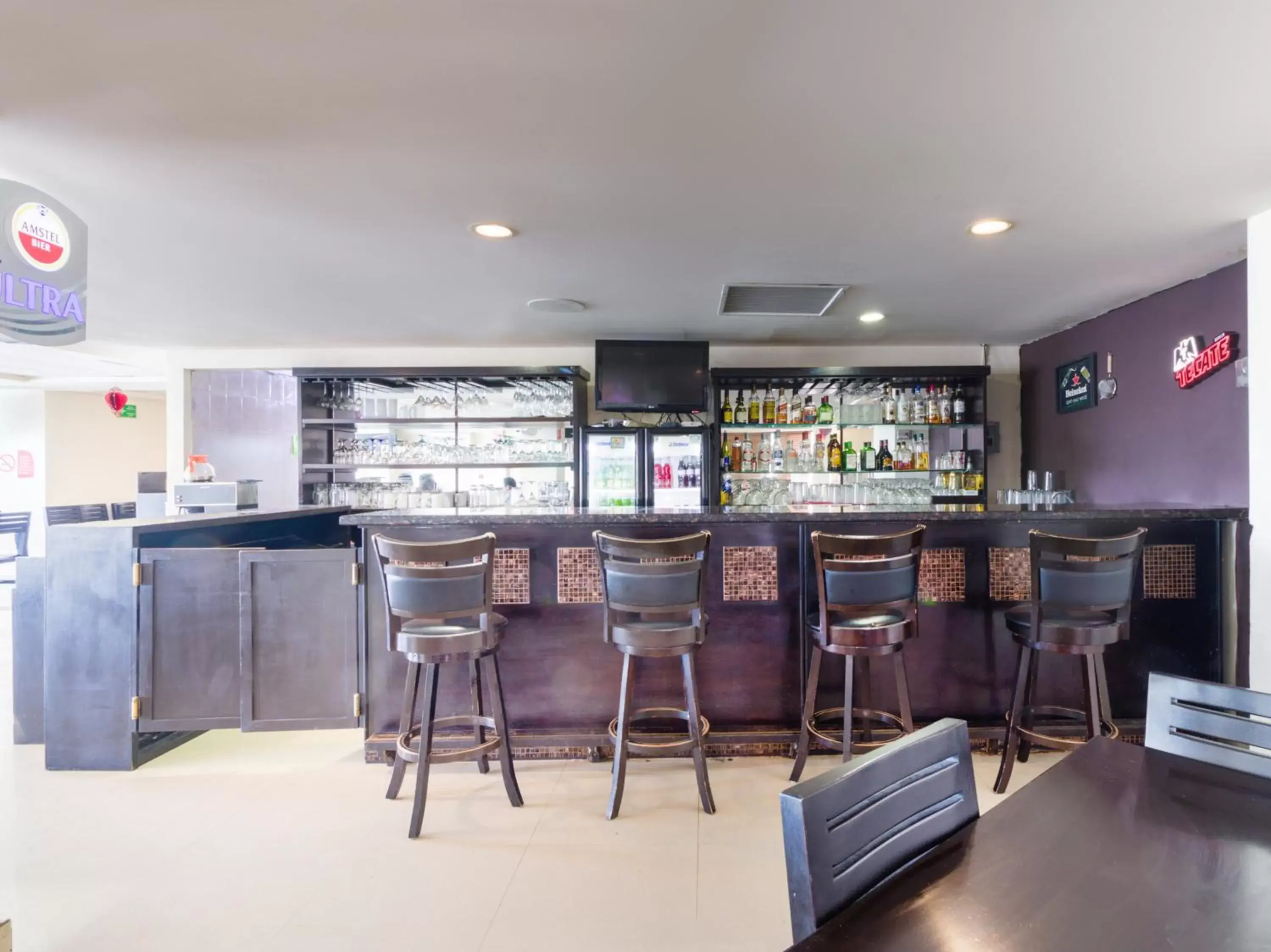 Lounge or bar in Capital O Hotel Herederos, Piedras Negras