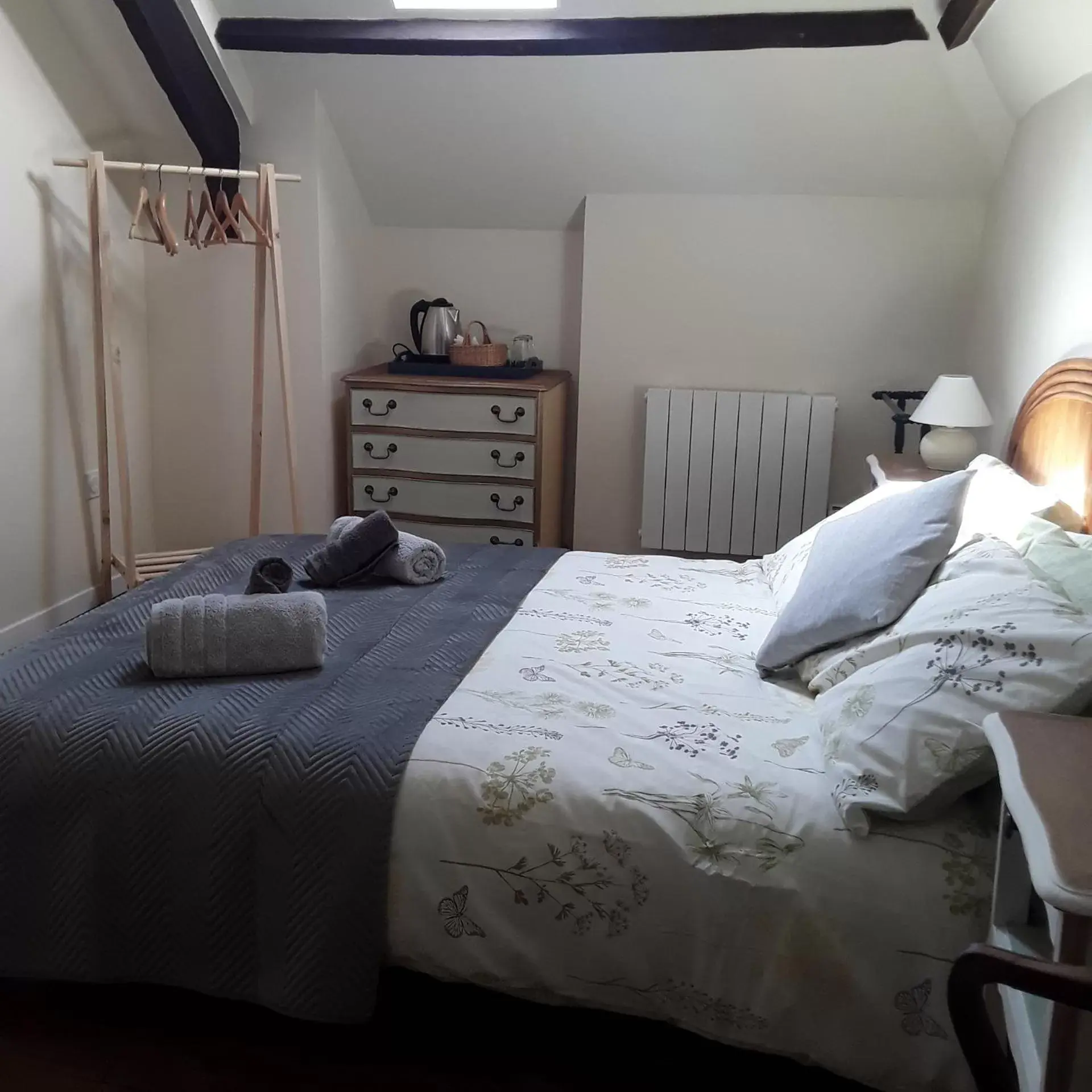 Photo of the whole room, Bed in Central Brittany B and B