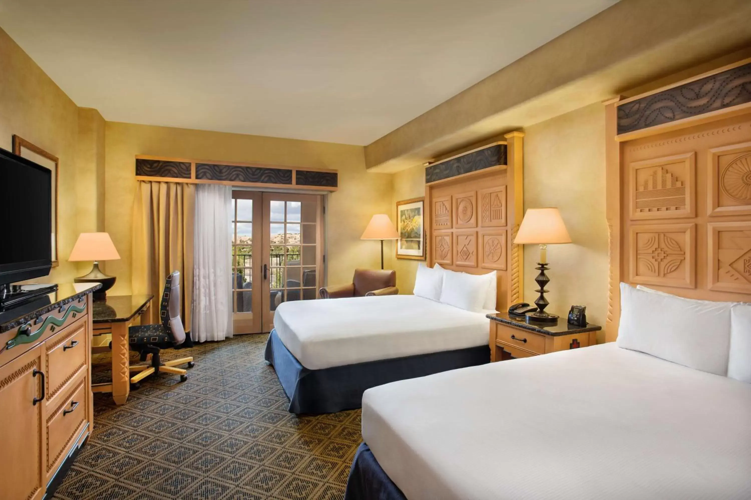 Bedroom, Bed in Hilton Santa Fe Buffalo Thunder