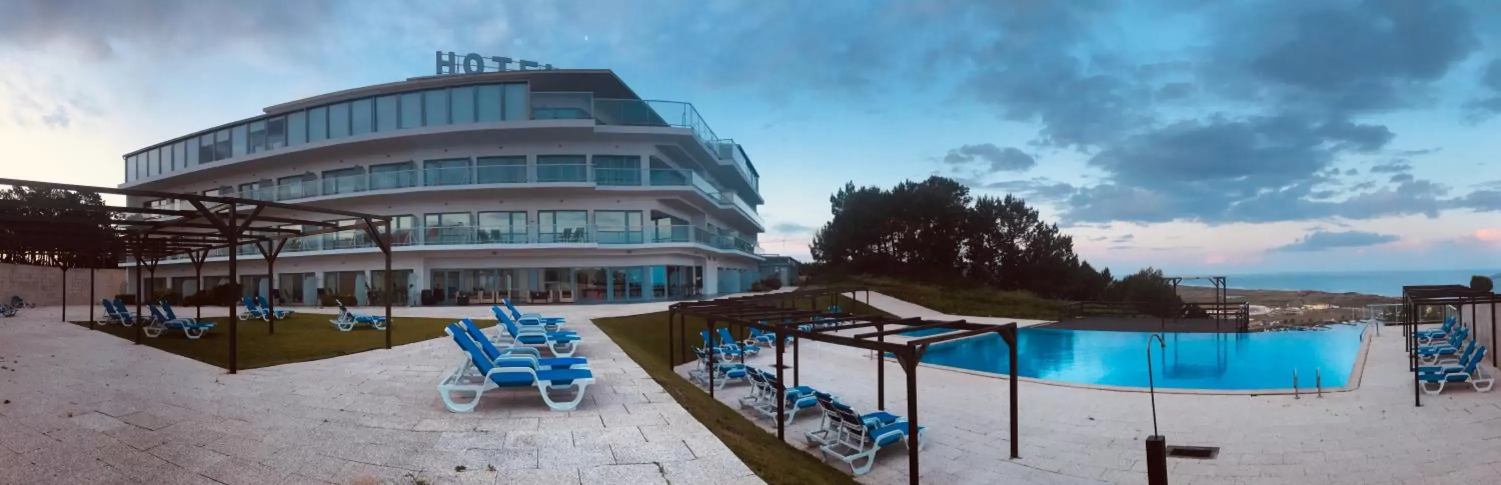 Property building, Swimming Pool in Hotel Miramar Sul