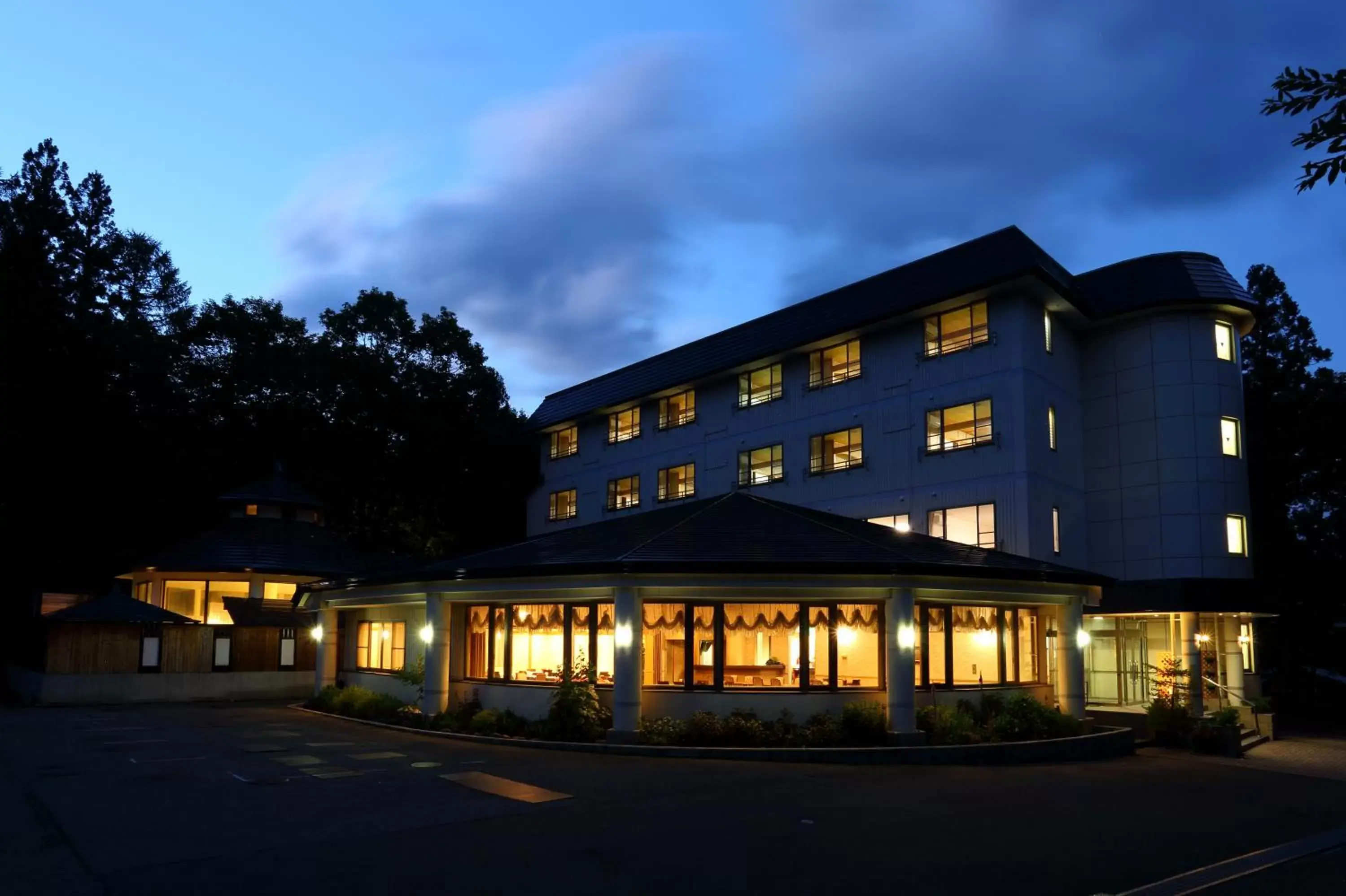 Property building in Hotel Oak Forest Property building in Hotel Oak Forest