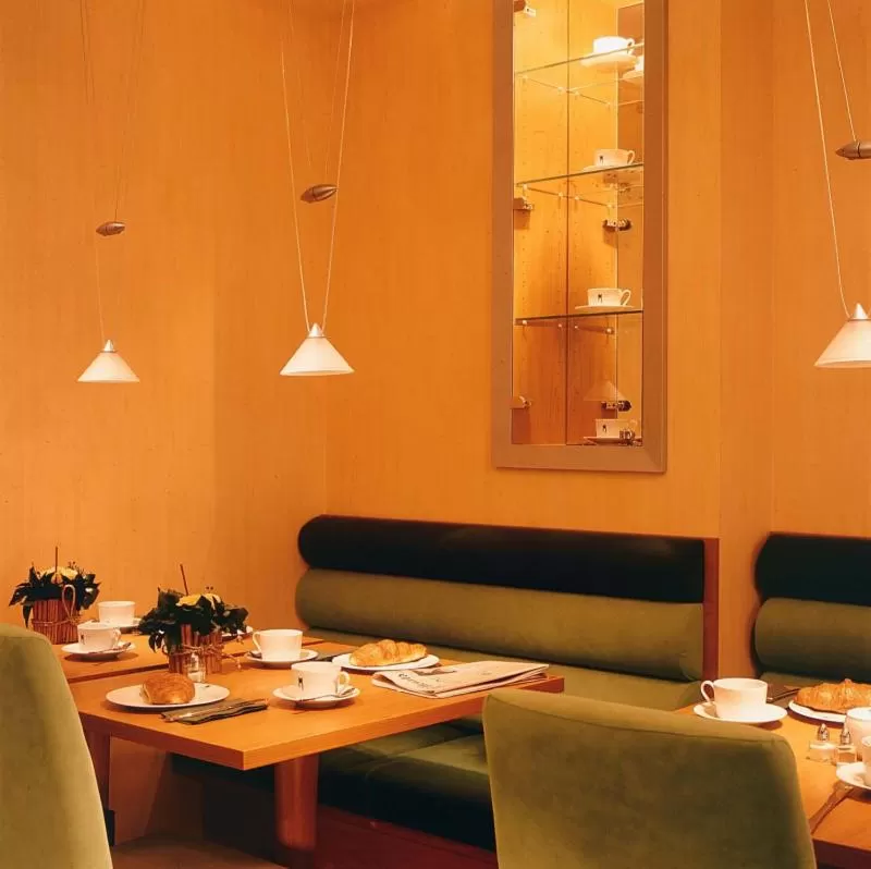 Restaurant/places to eat in Memphis Hotel