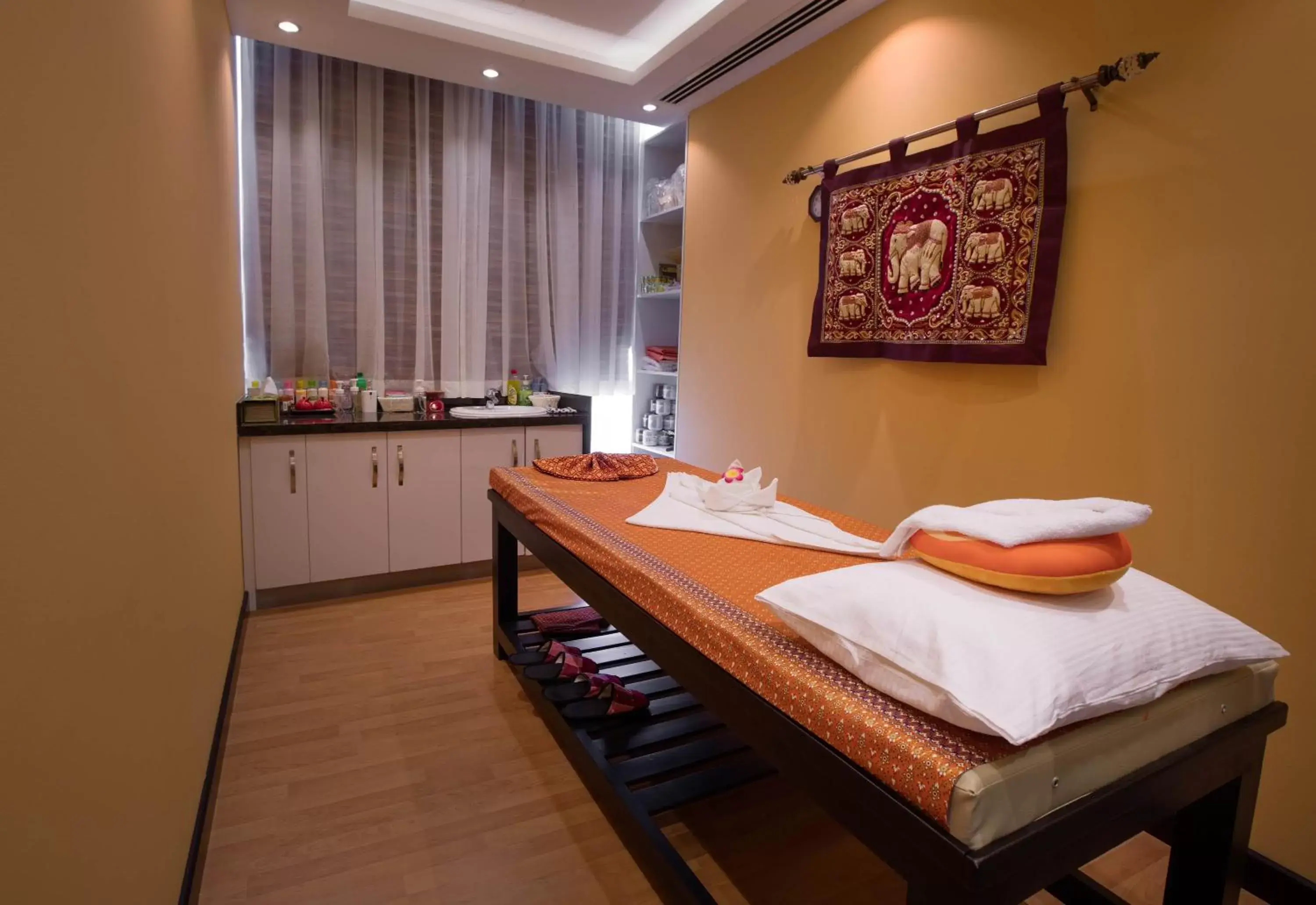 Massage, Spa/Wellness in Orange Suites Hotel