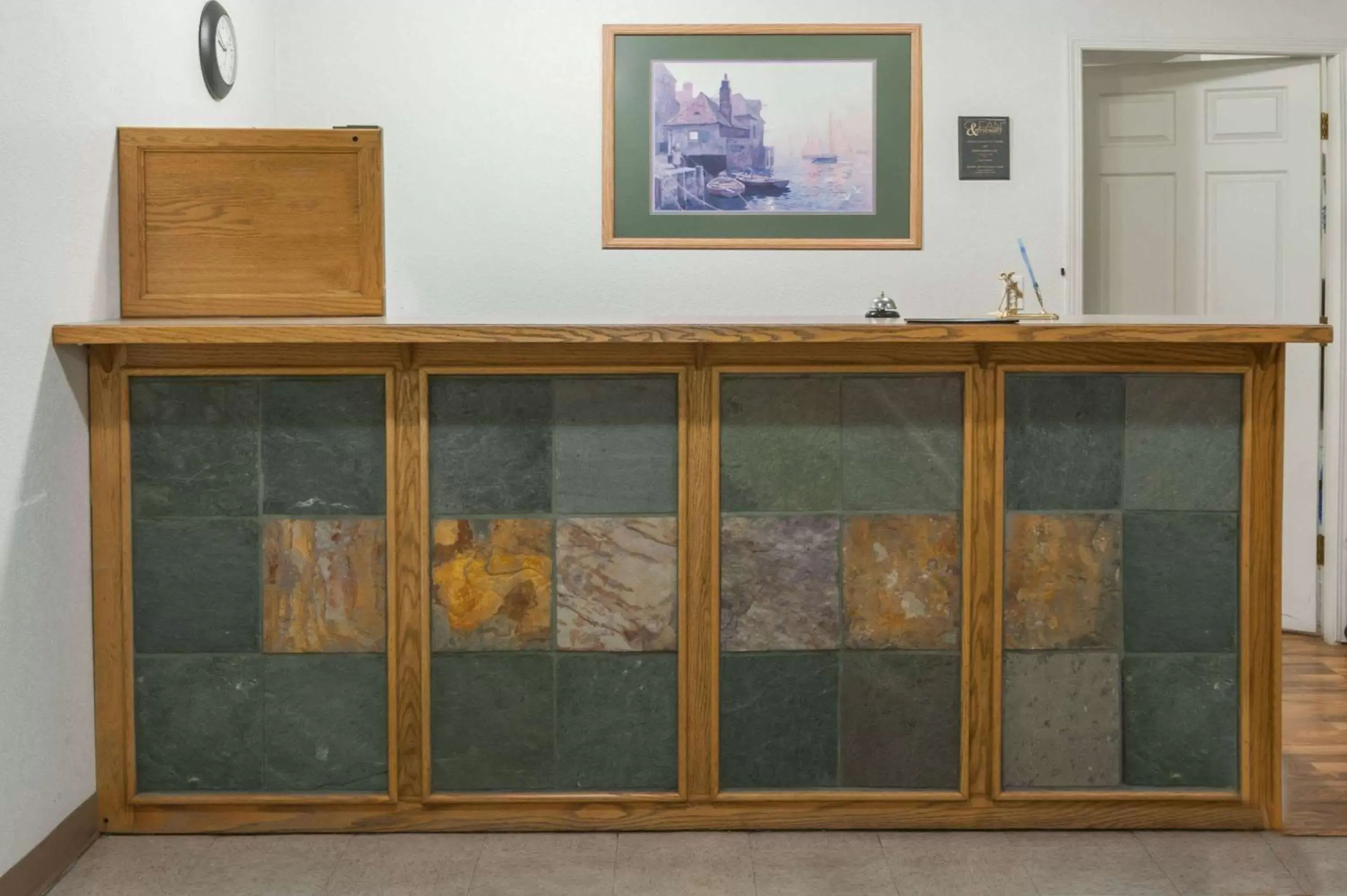 Lobby or reception in Super 8 by Wyndham Sicamous Lobby or reception in Super 8 by Wyndham Sicamous