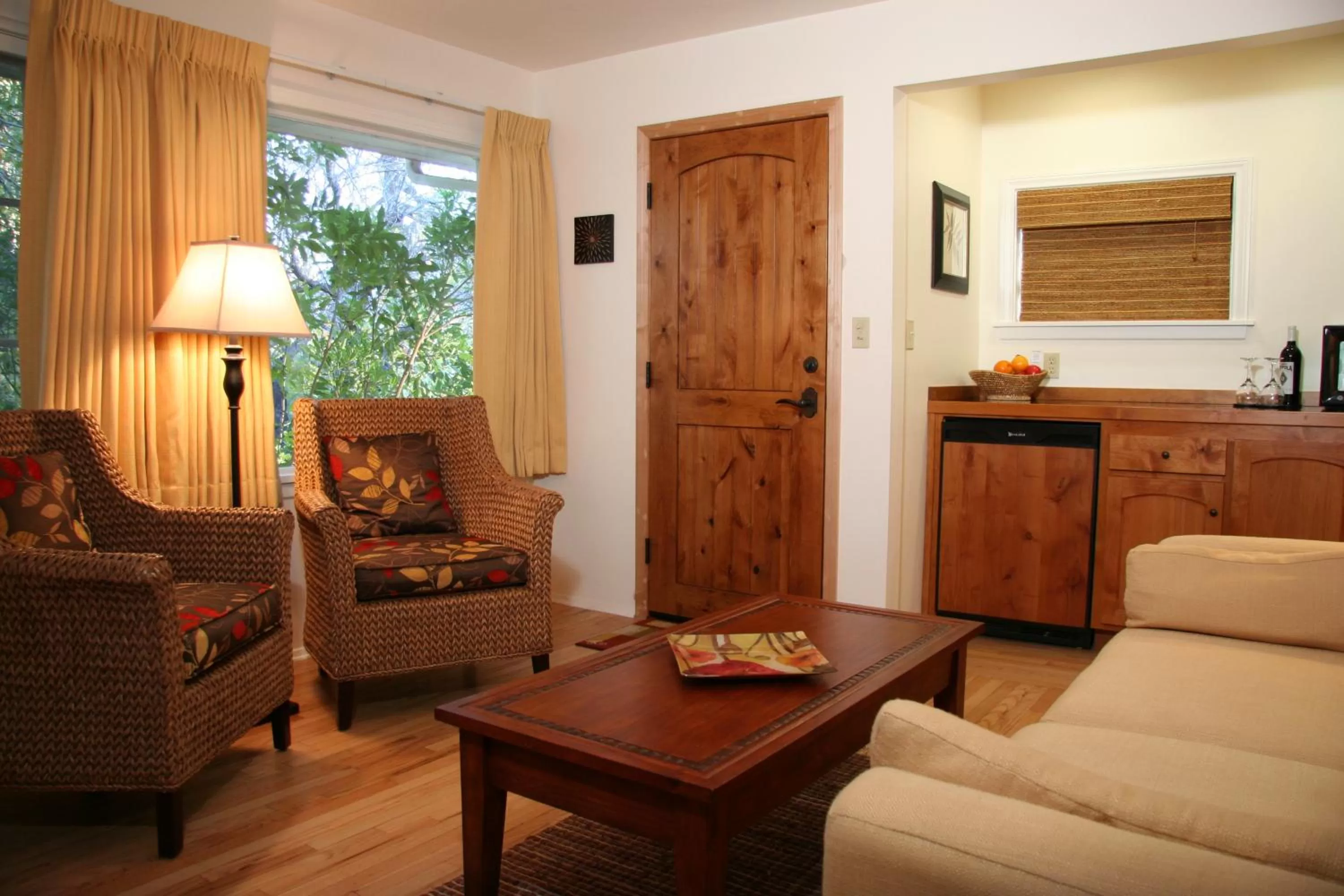 Living room, Seating Area in Ojai Retreat & Inn