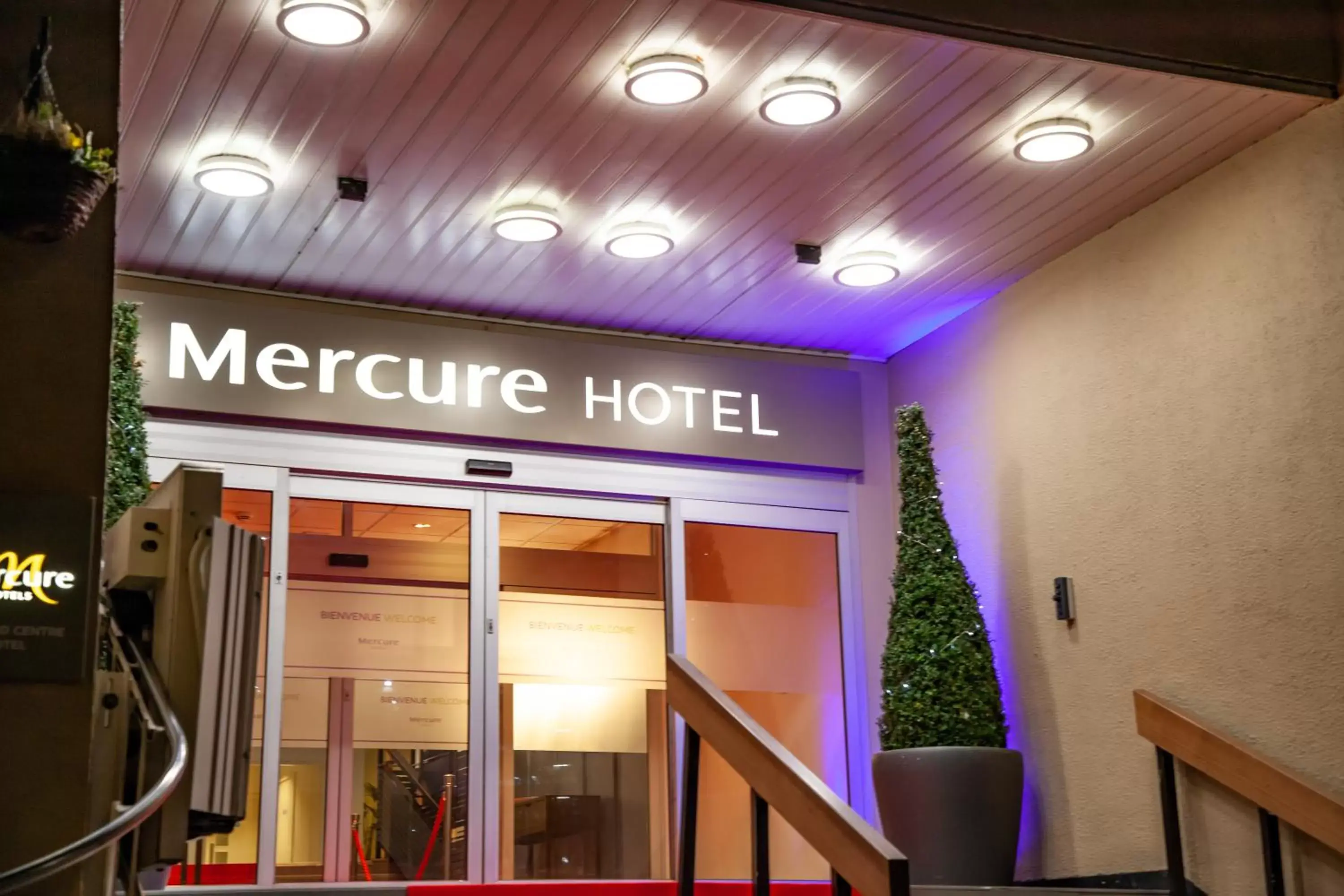 Facade/entrance in Mercure Bedford Centre Hotel