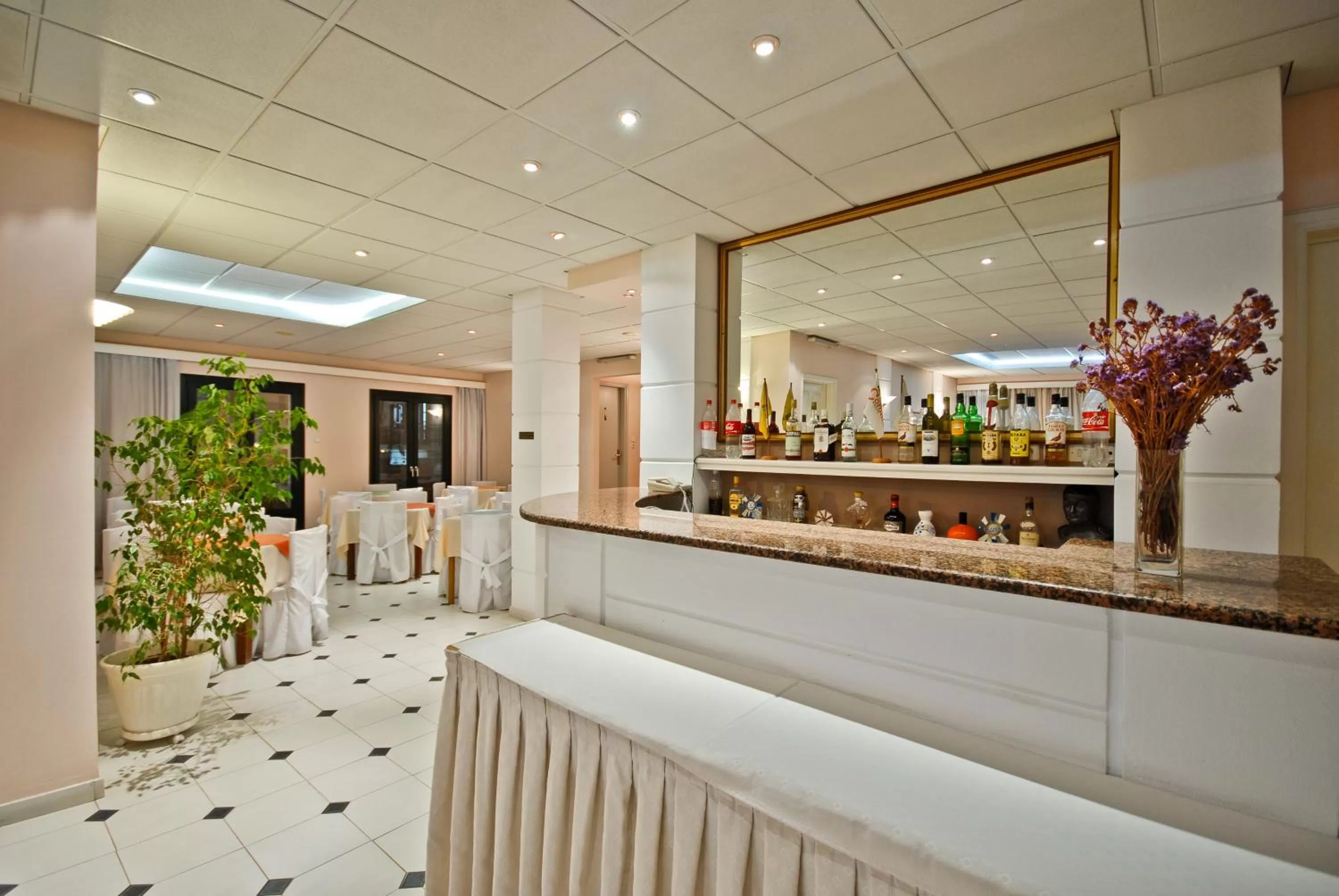 Dining area in Hotel Coronis