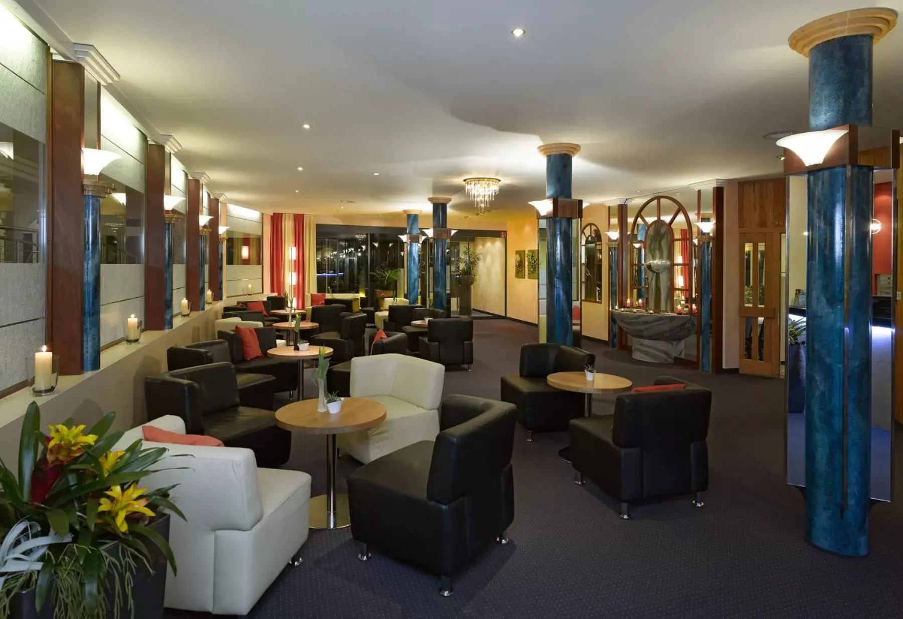 Communal lounge/ TV room, Lounge/Bar in Solbadhotel Sigriswil