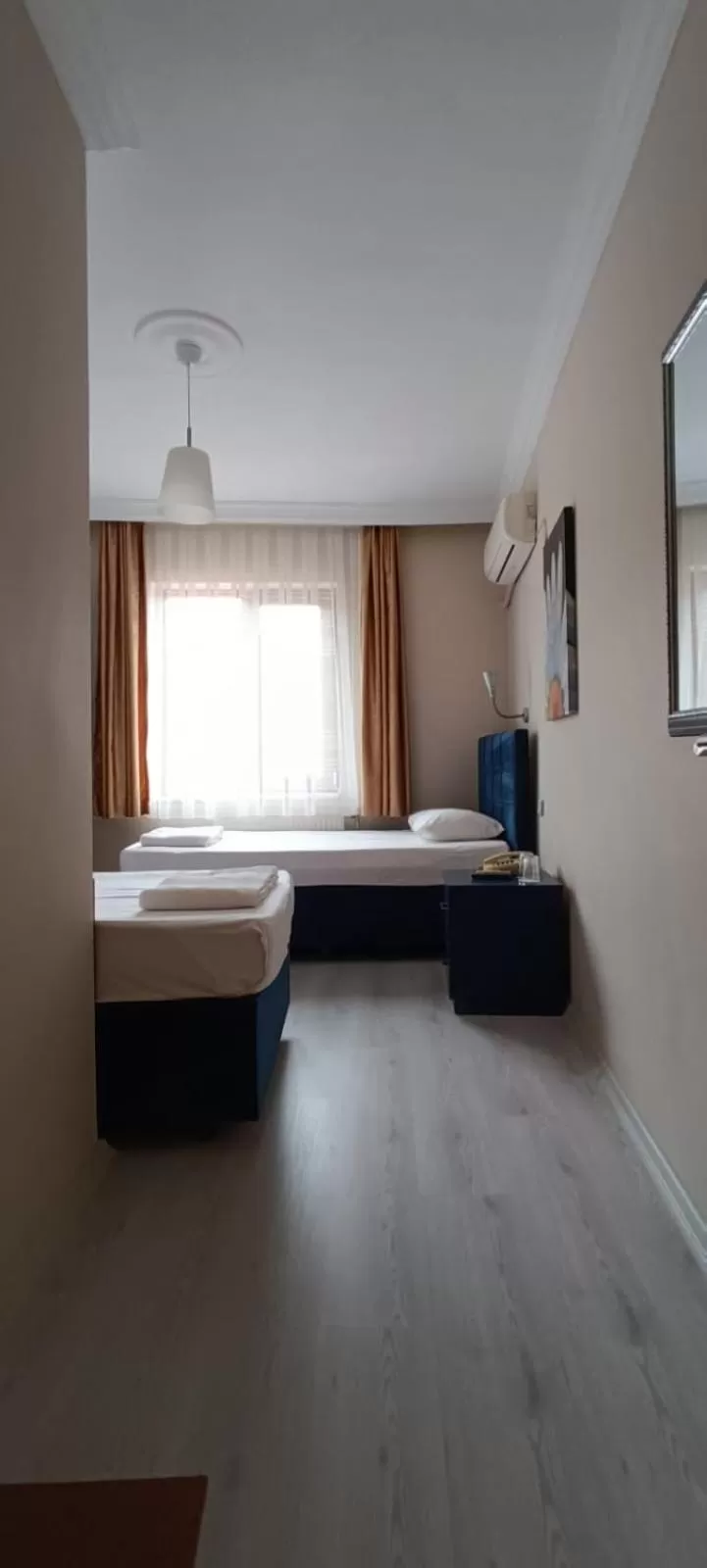 TV and multimedia, Bed in Hotel Crowded House