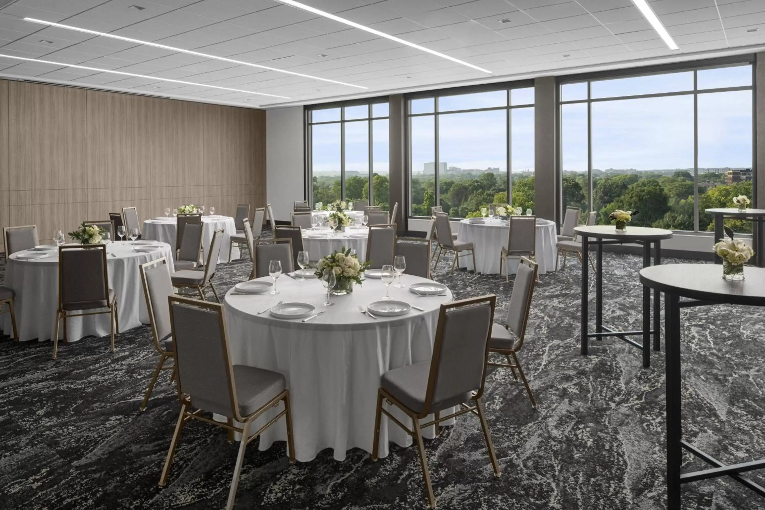 Meeting/conference room, Restaurant/Places to Eat in AC Hotel by Marriott Columbus Downtown