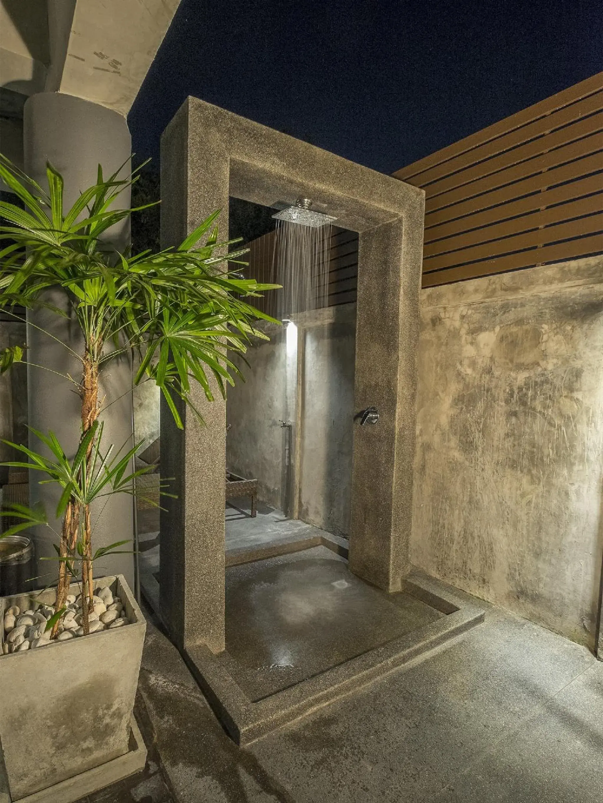 Swimming pool, Bathroom in Thapae Loft Hotel (SHA Certified)