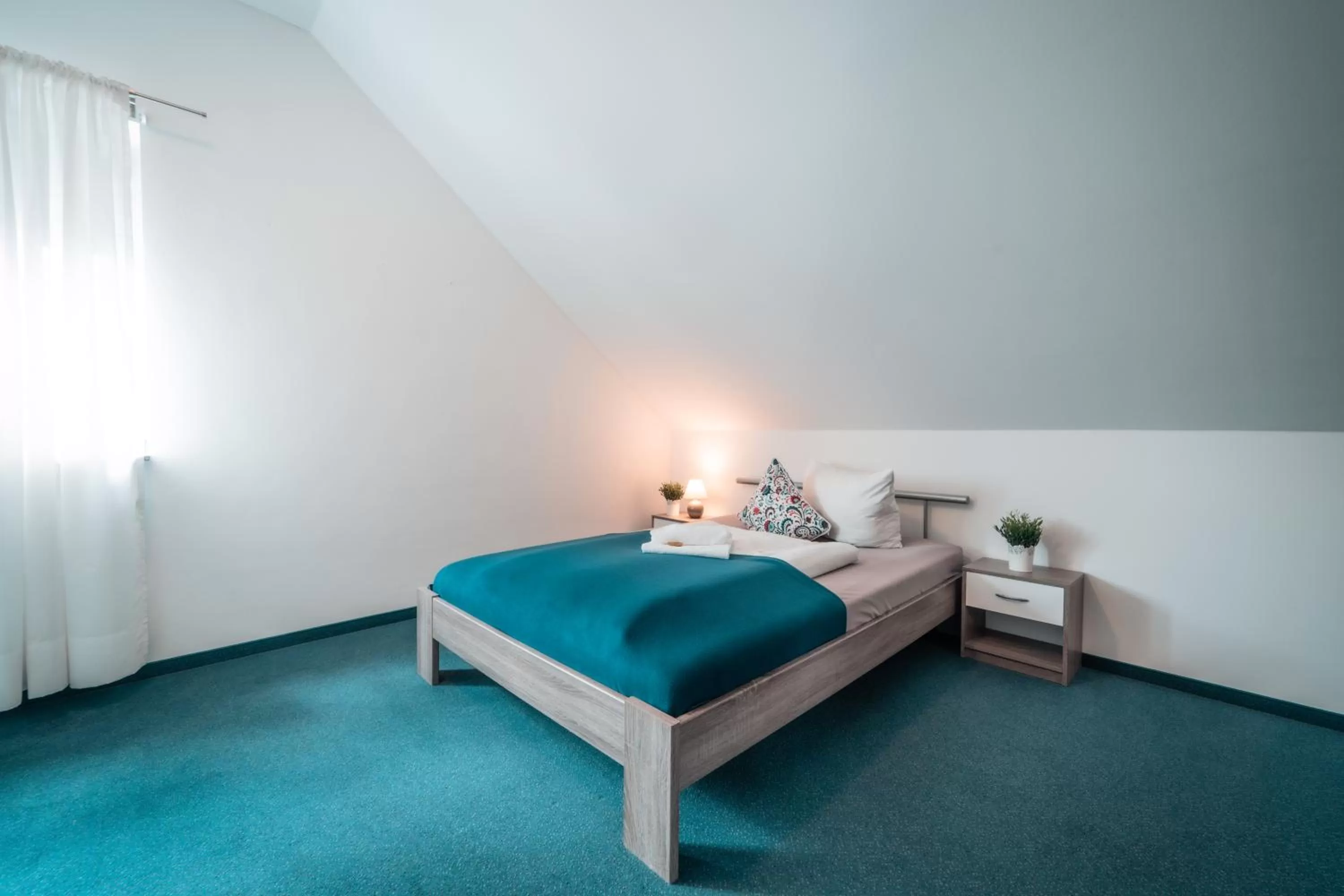 Bed in Airport Lounge Hotel Düsseldorf