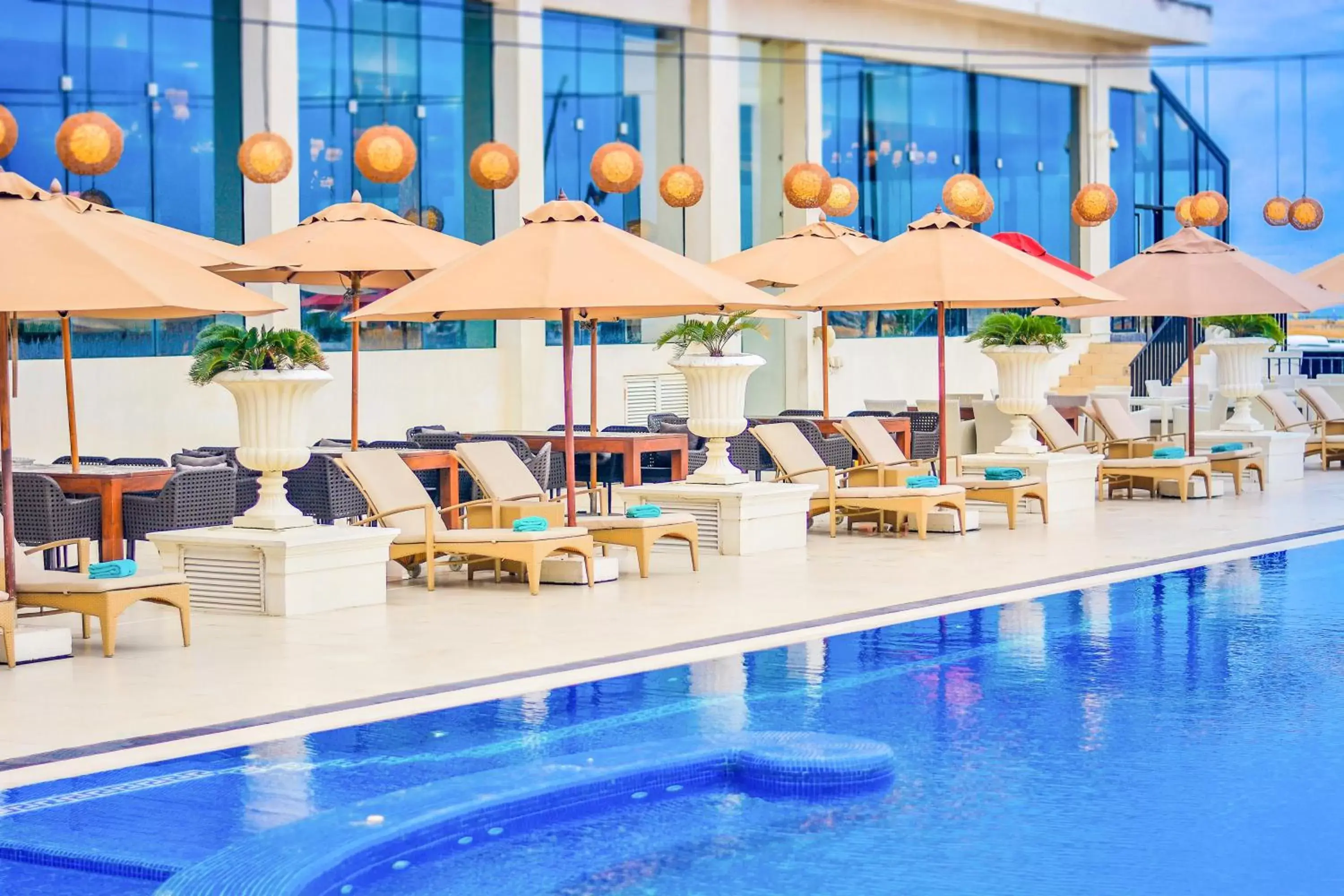 Swimming pool in The Kingsbury Colombo Swimming pool in The Kingsbury Colombo